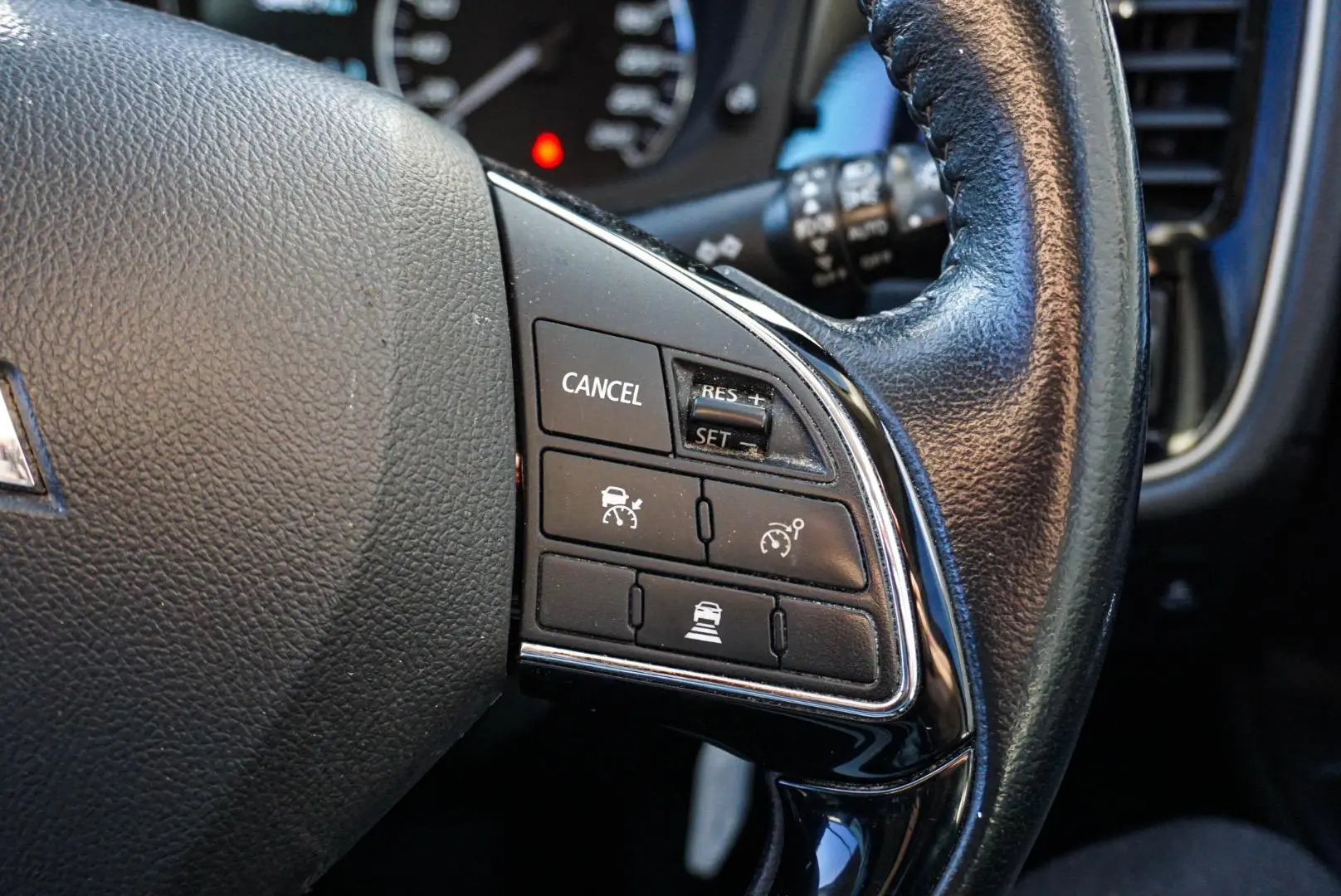 2020 Mitsubishi Outlander Gallery Image 20