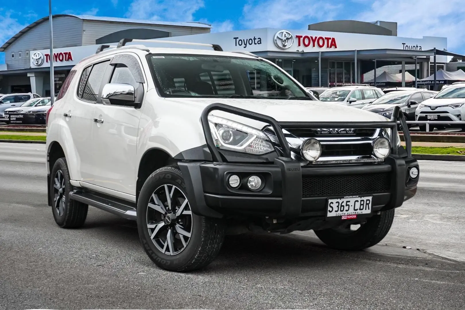 2019 Isuzu MU-X Image