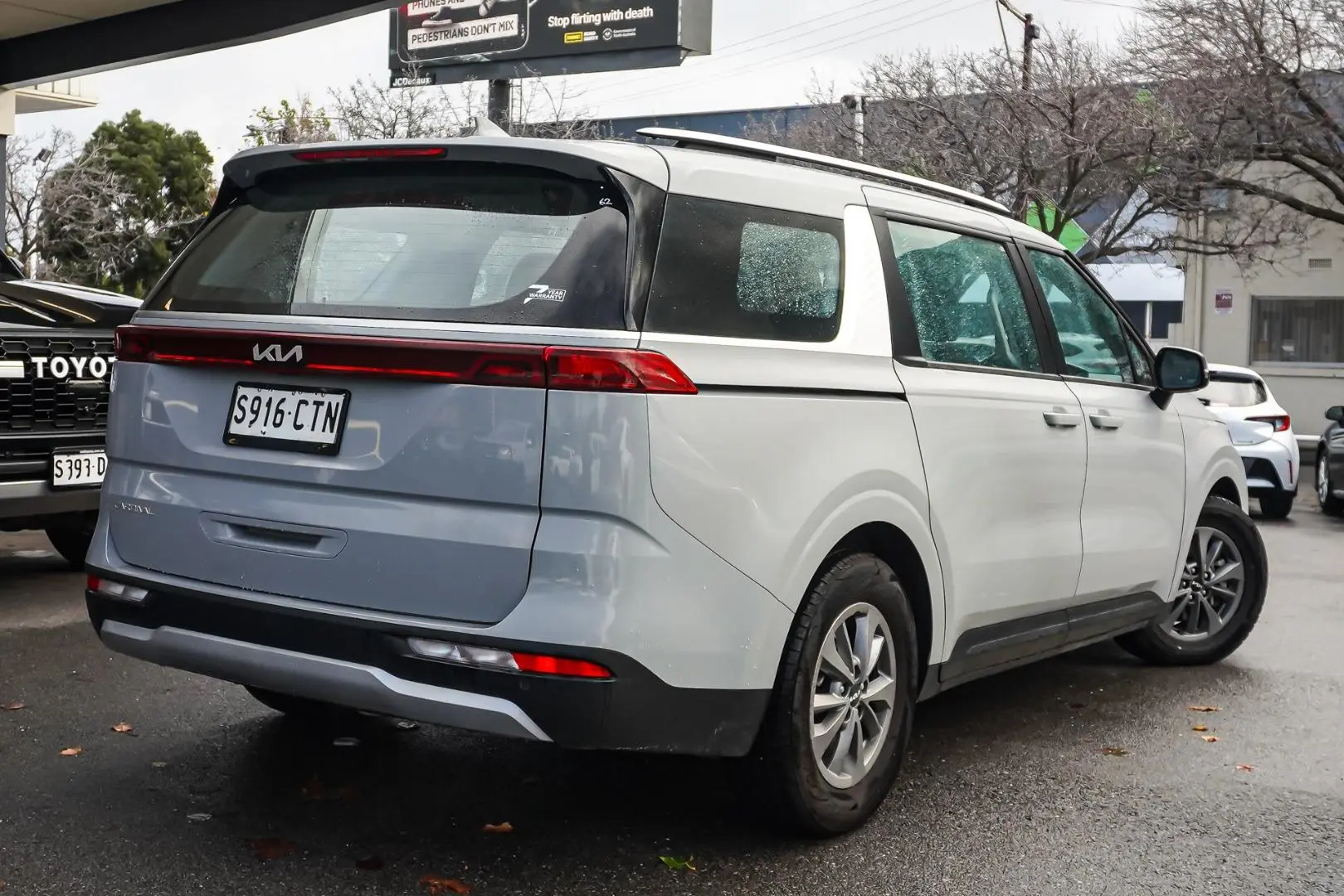 2022 Kia Carnival Gallery Image 3