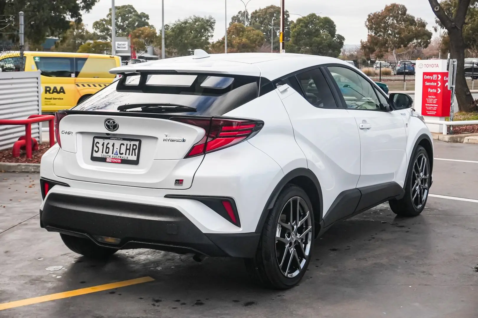 2021 Toyota C-HR Gallery Image 2