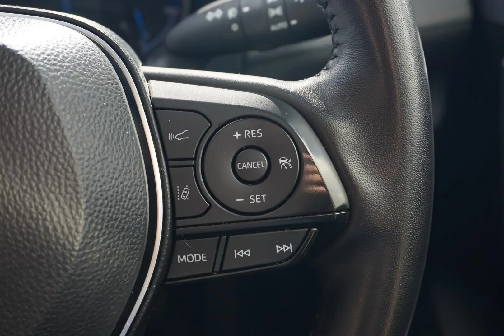 2025 Toyota RAV4 Gallery Image 21