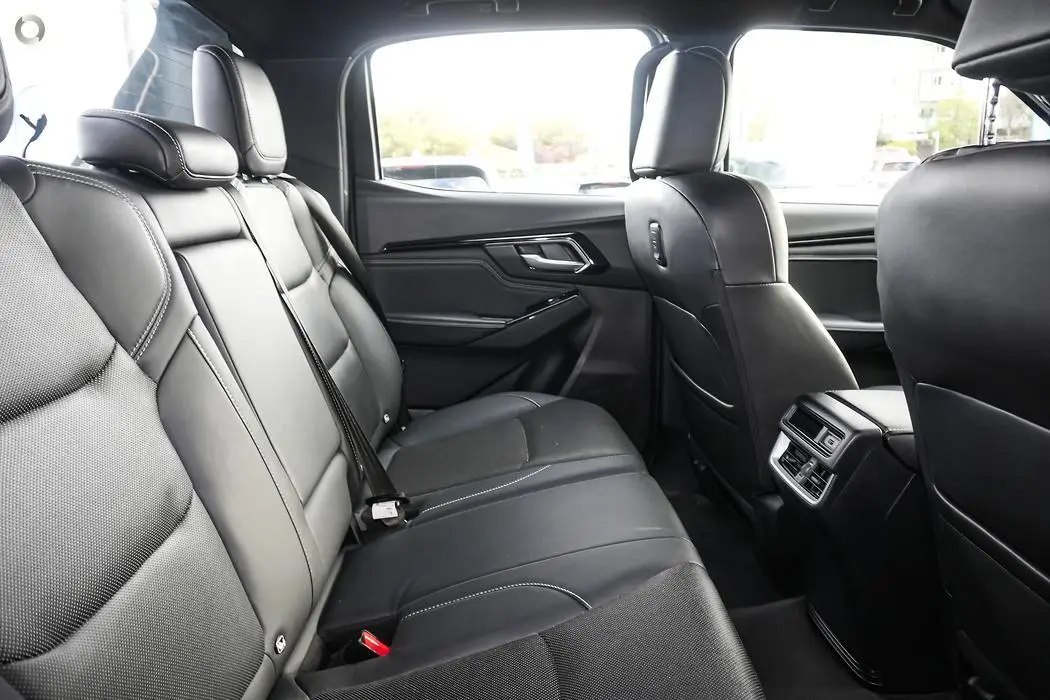 2020 Isuzu D-MAX Gallery Image 9