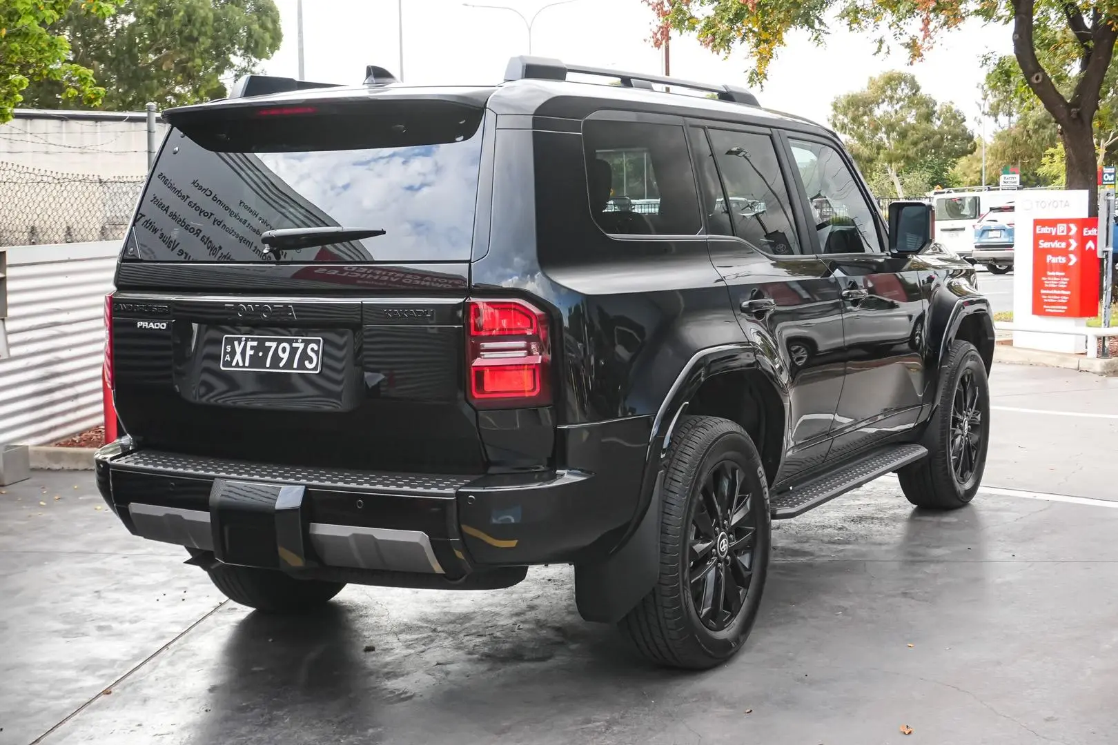 2025 Toyota Landcruiser Prado Gallery Image 3