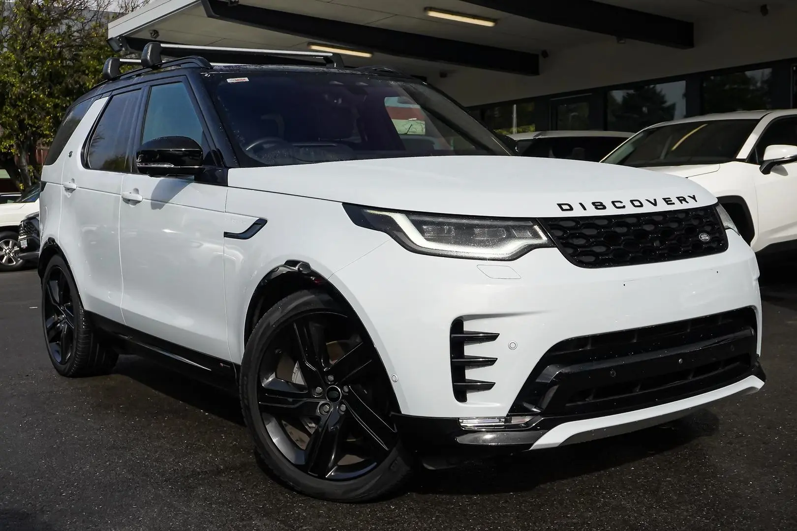 2021 Land Rover Discovery Gallery Image 2