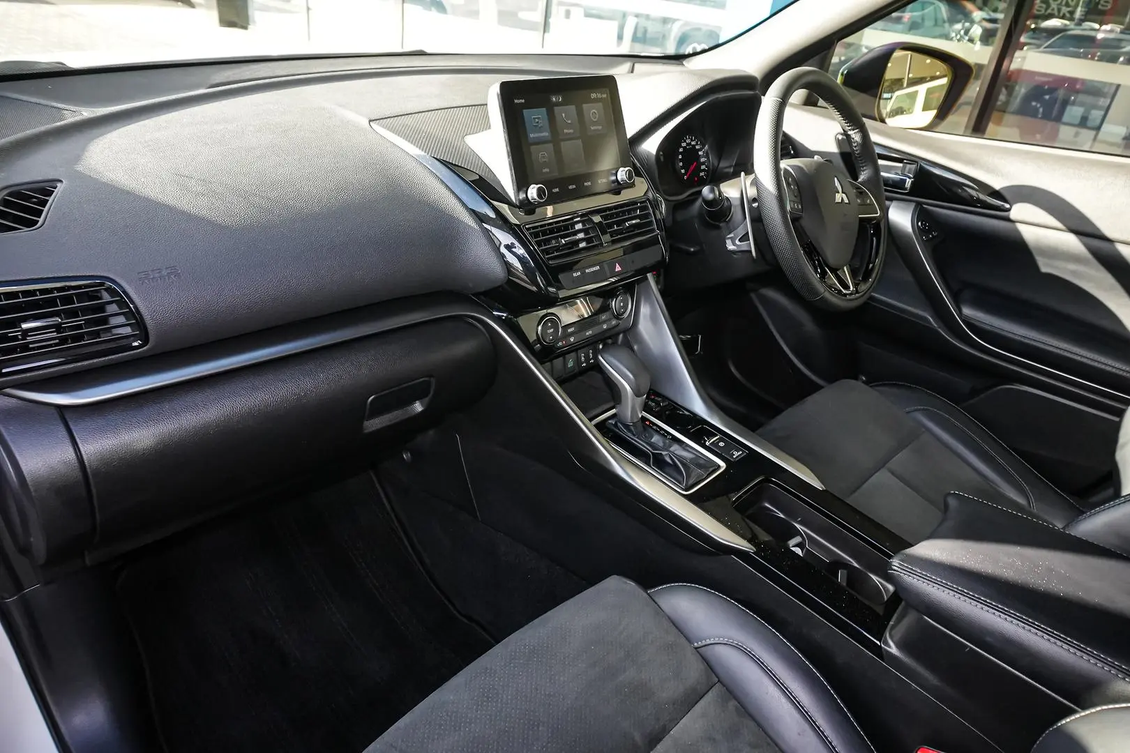 2023 Mitsubishi Eclipse Cross Gallery Image 10