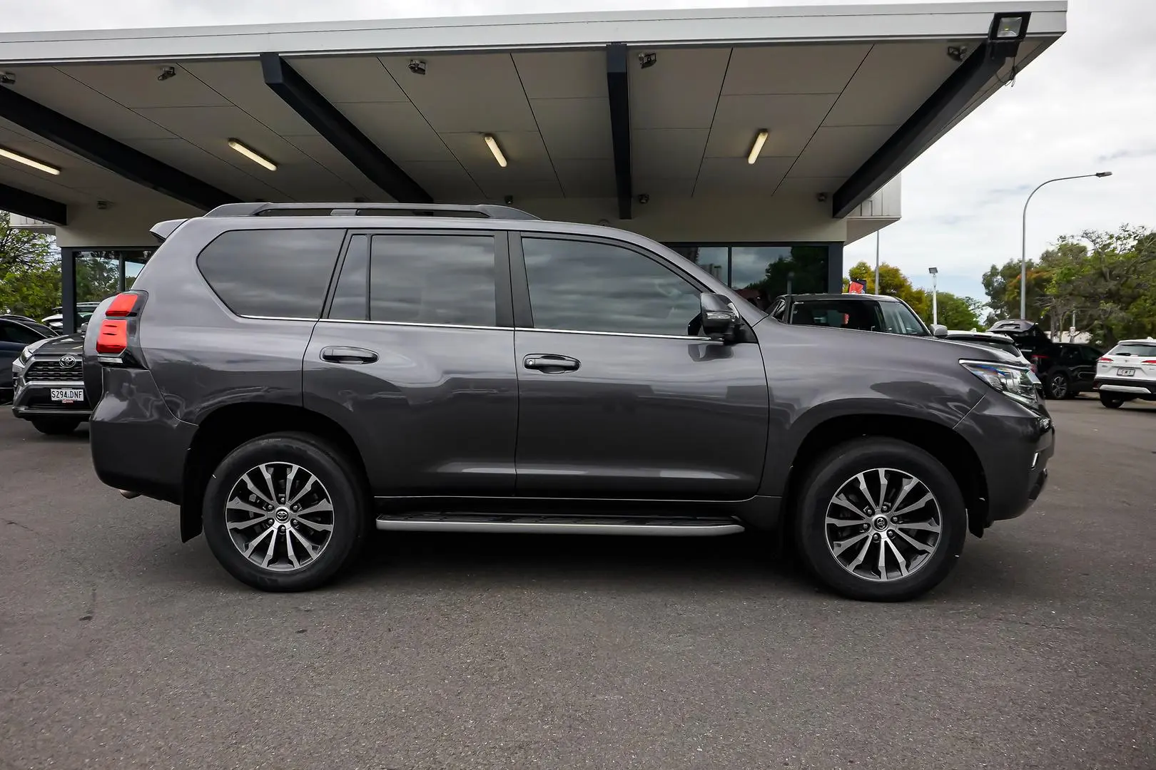 2022 Toyota Landcruiser Prado Gallery Image 4