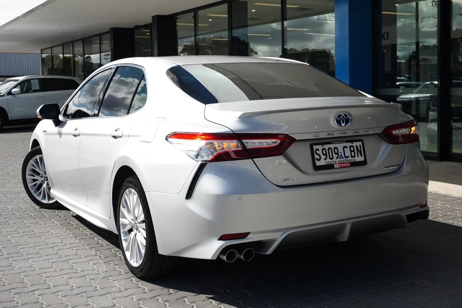 2019 Toyota Camry Gallery Image 3