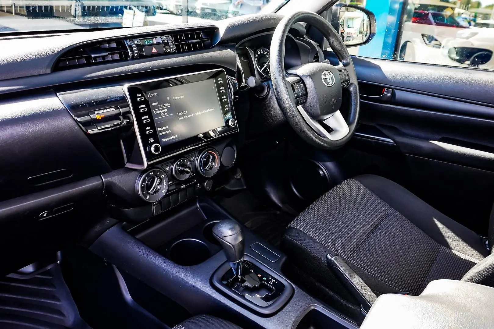 2021 Toyota Hilux Gallery Image 8