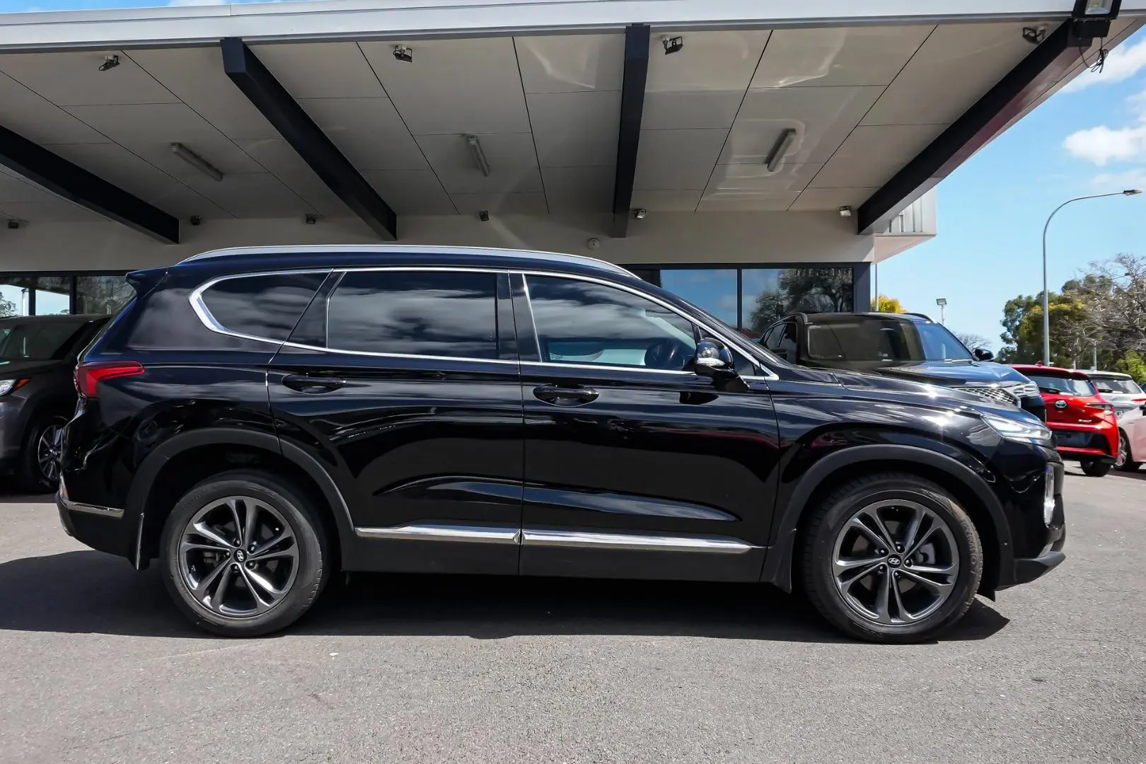 2018 Hyundai Santa Fe Gallery Image 4
