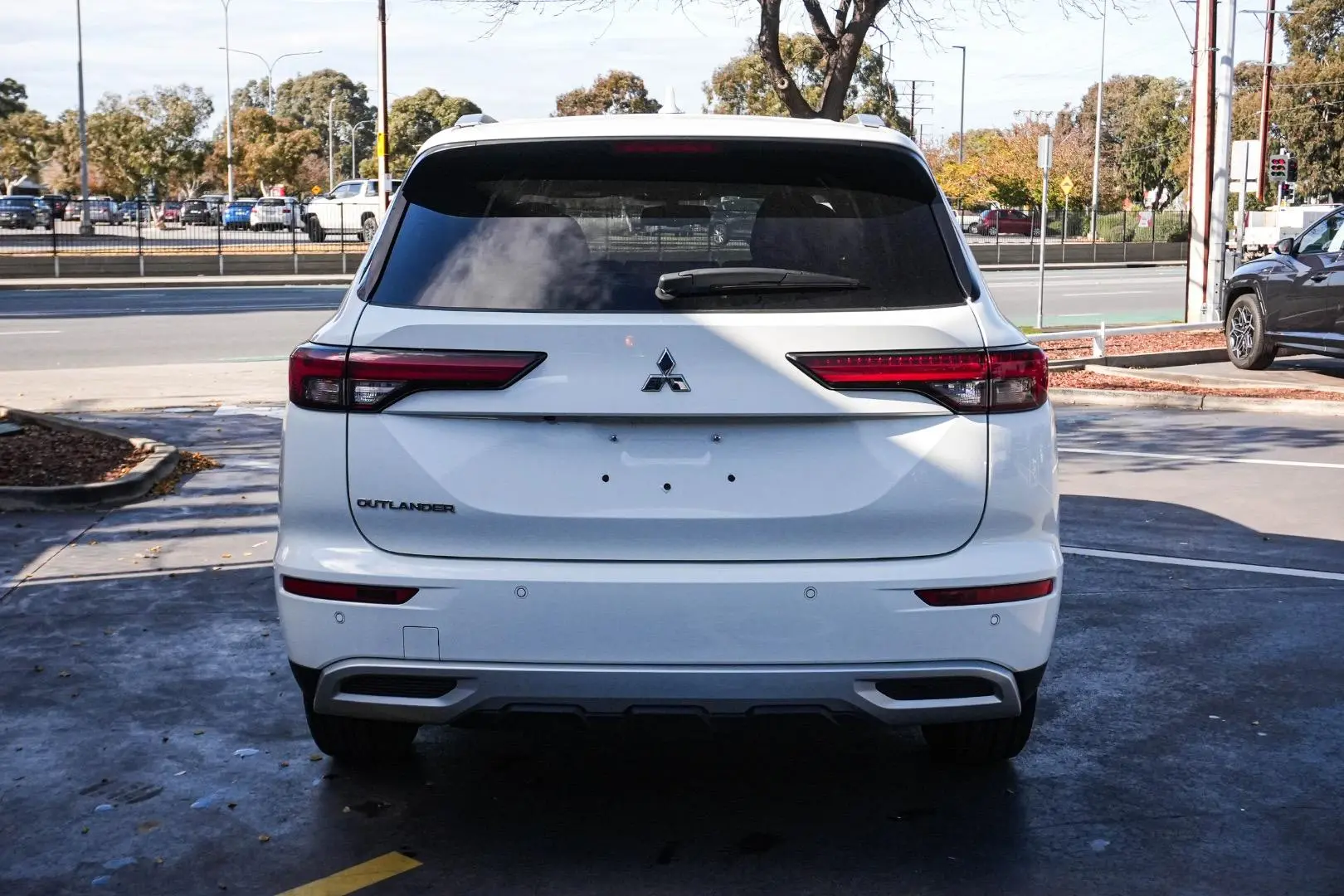 2024 Mitsubishi Outlander Gallery Image 6