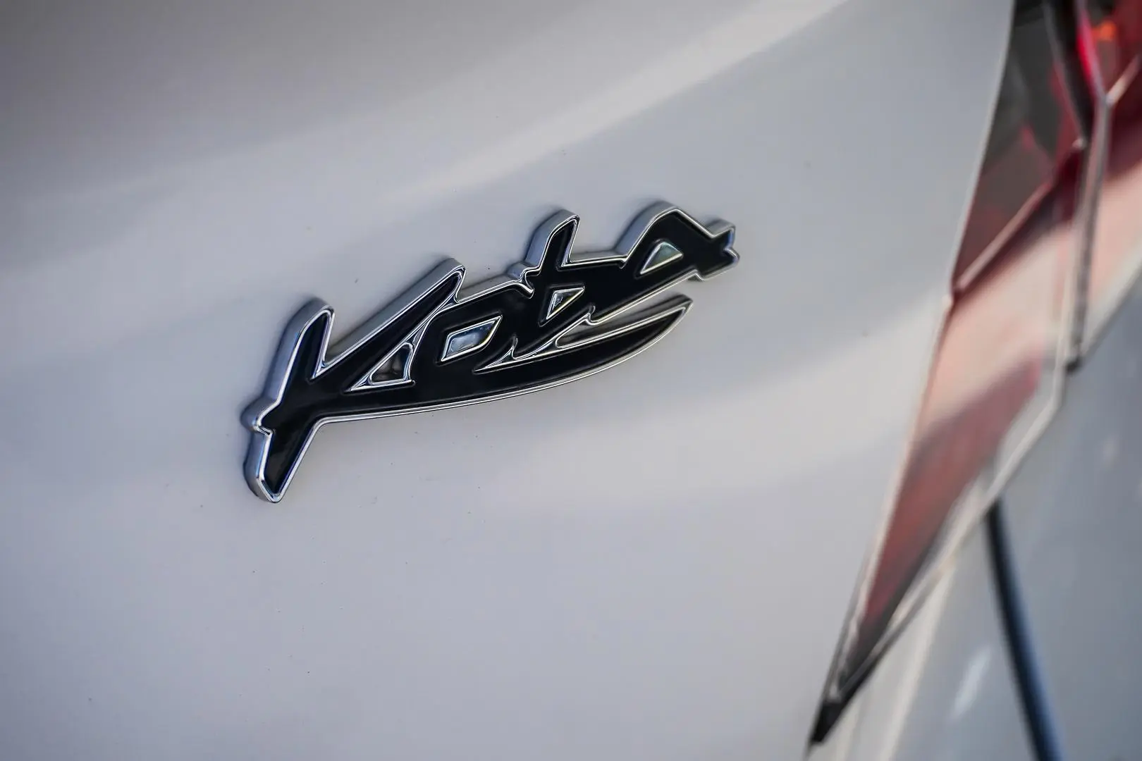 2017 Toyota C-HR Gallery Image 15