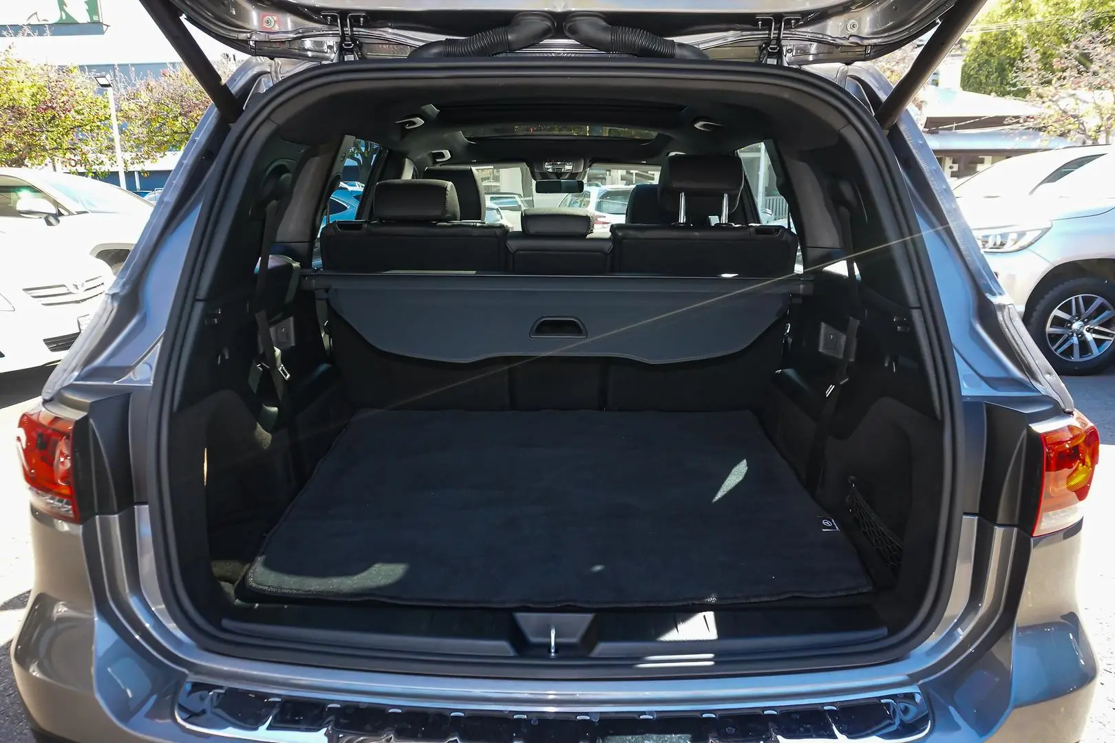 2021 Mercedes-Benz GLB-Class Gallery Image 9