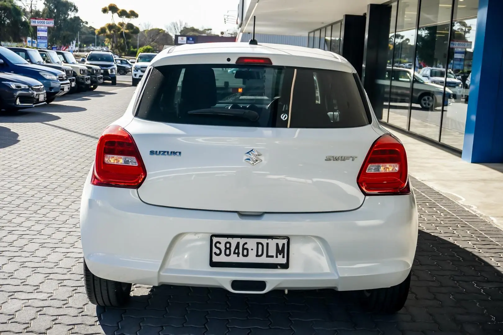 2020 Suzuki Swift Gallery Image 6