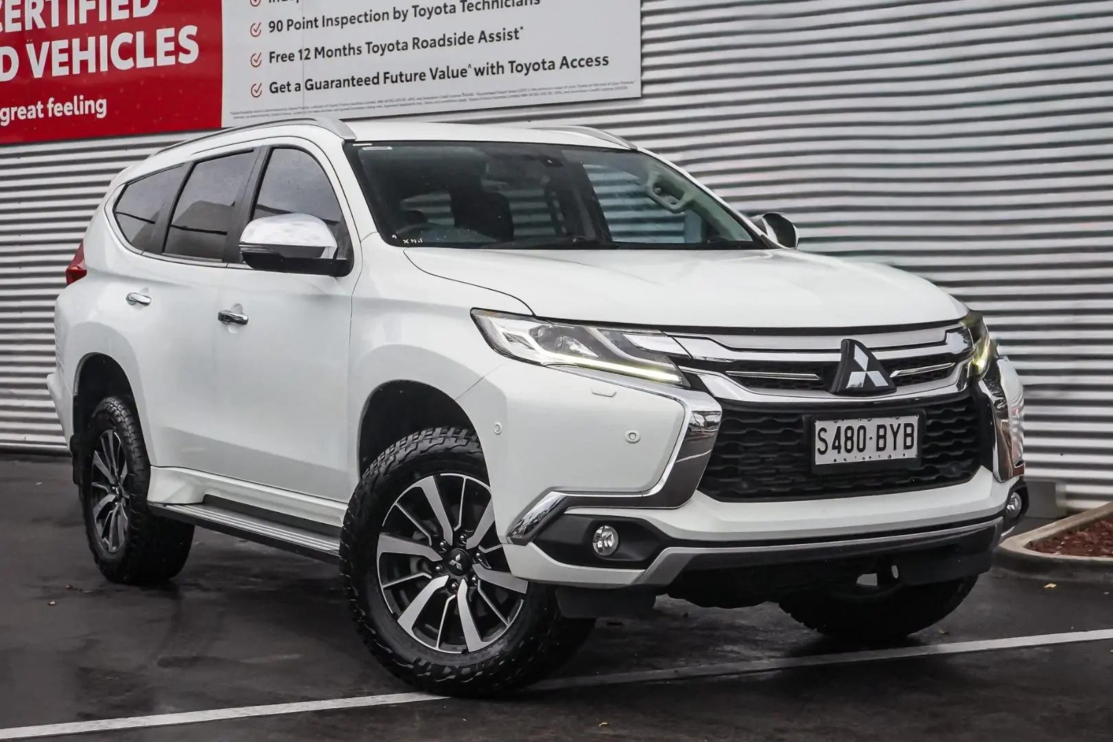 2018 Mitsubishi Pajero Sport Gallery Image 2