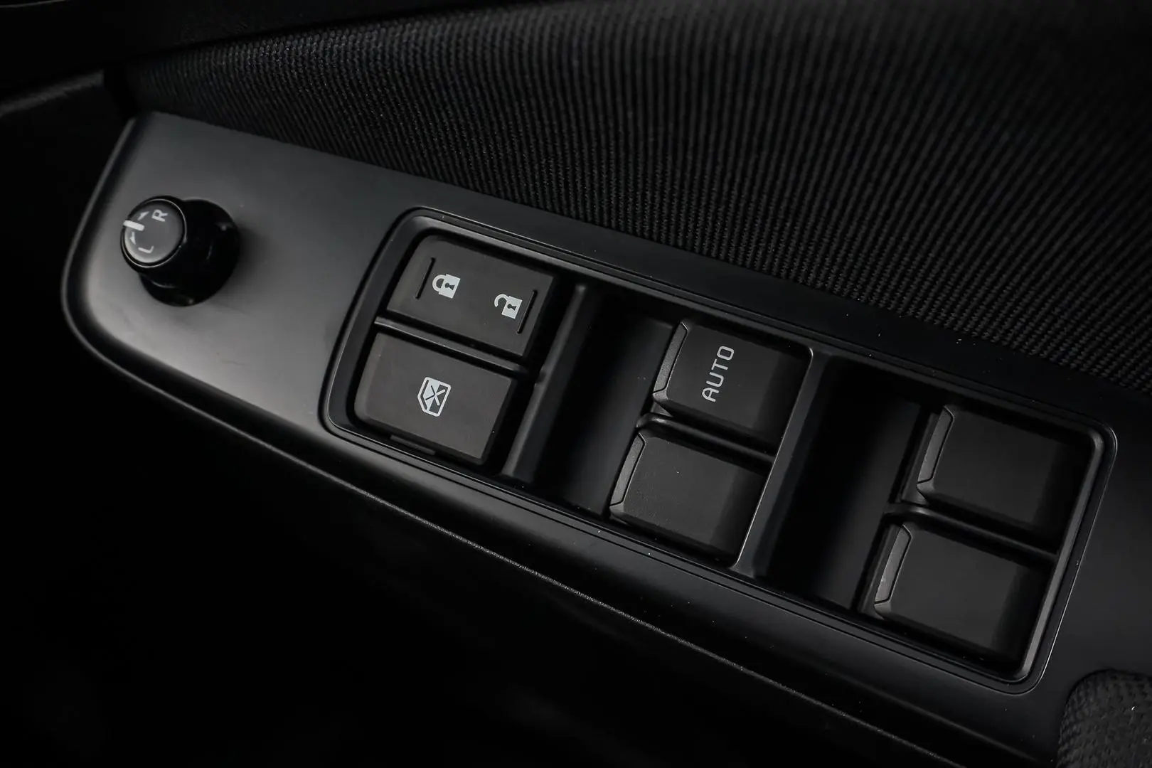 2025 Isuzu MU-X Gallery Image 22