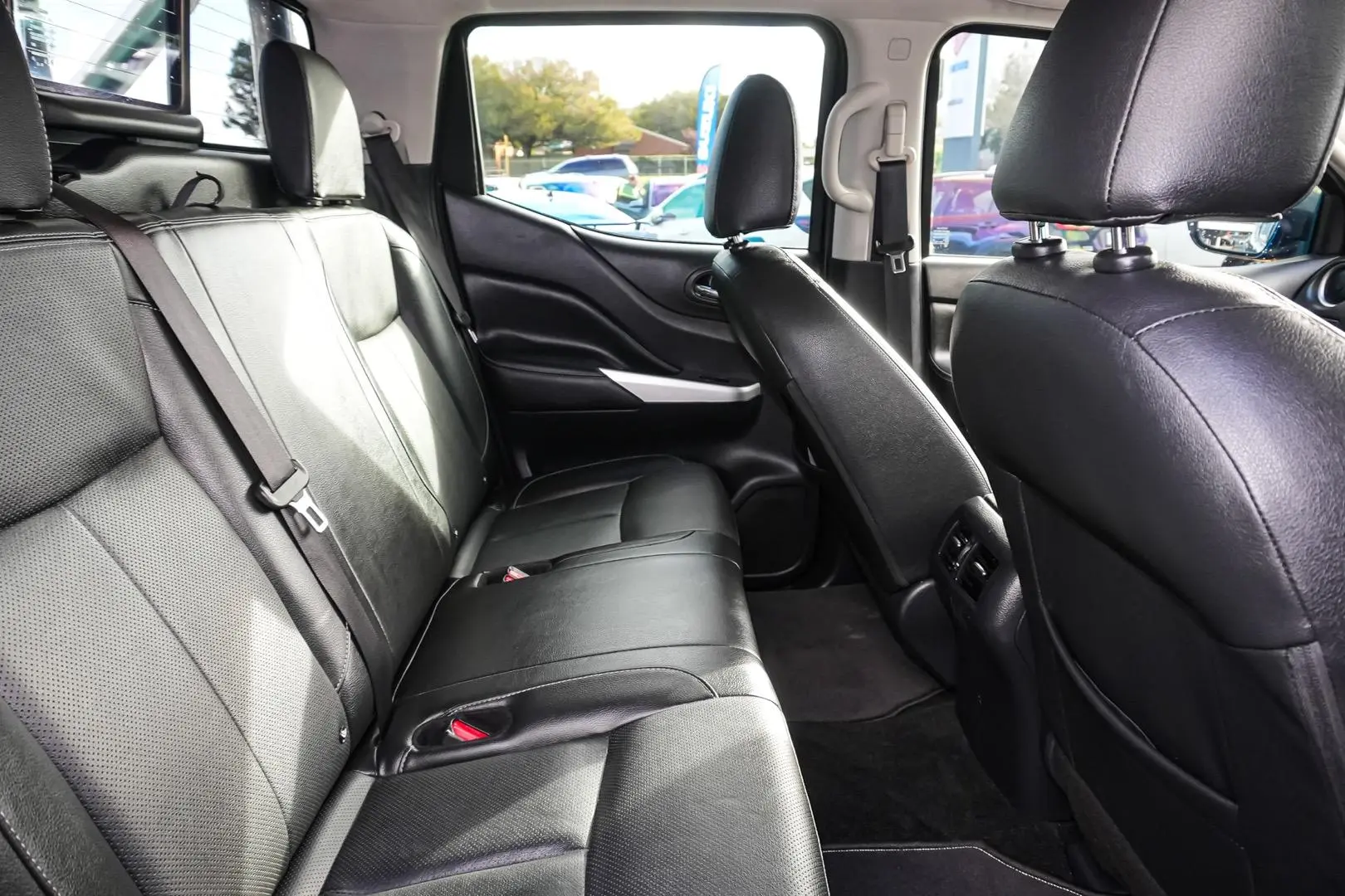 2019 Nissan Navara Gallery Image 9