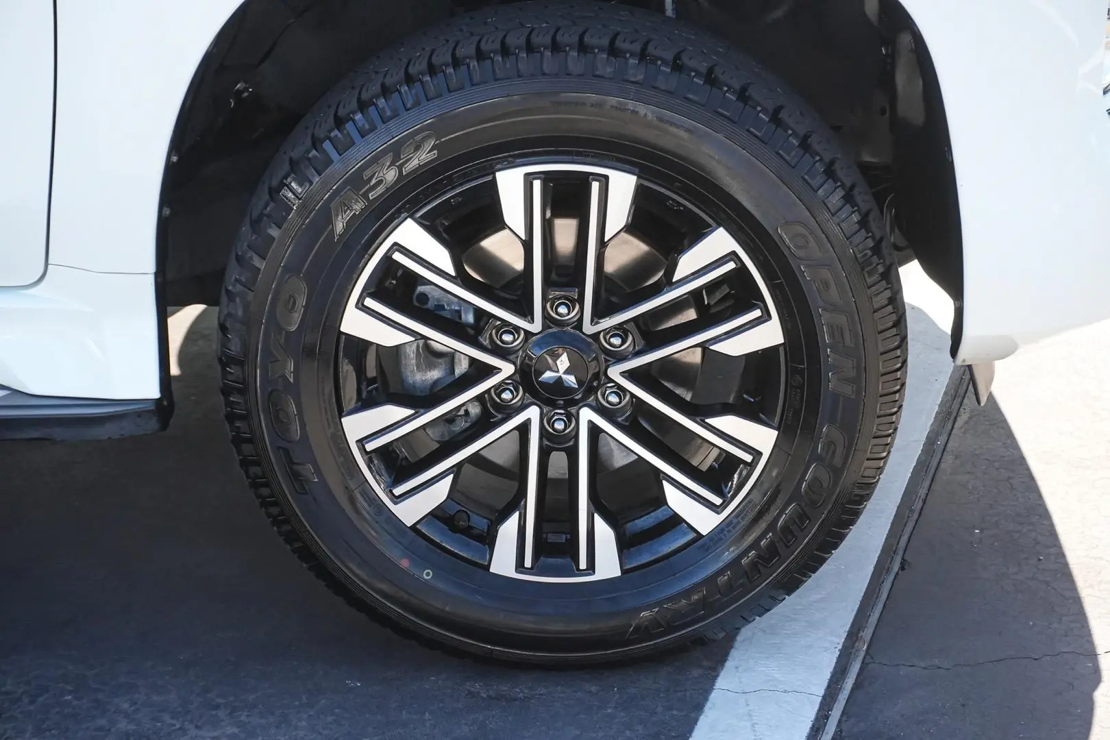 2022 Mitsubishi Pajero Sport Gallery Image 13