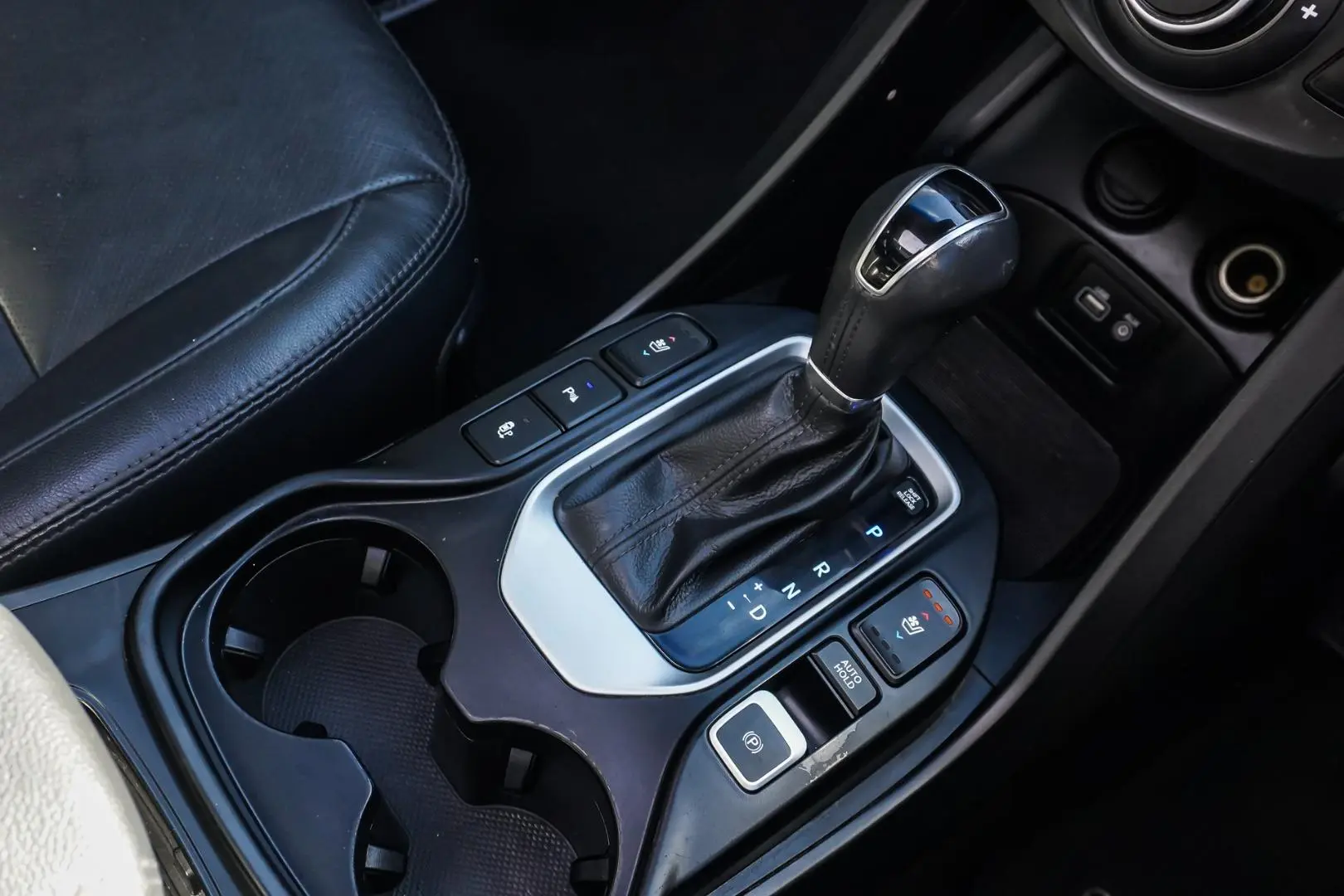 2015 Hyundai Santa Fe Gallery Image 17