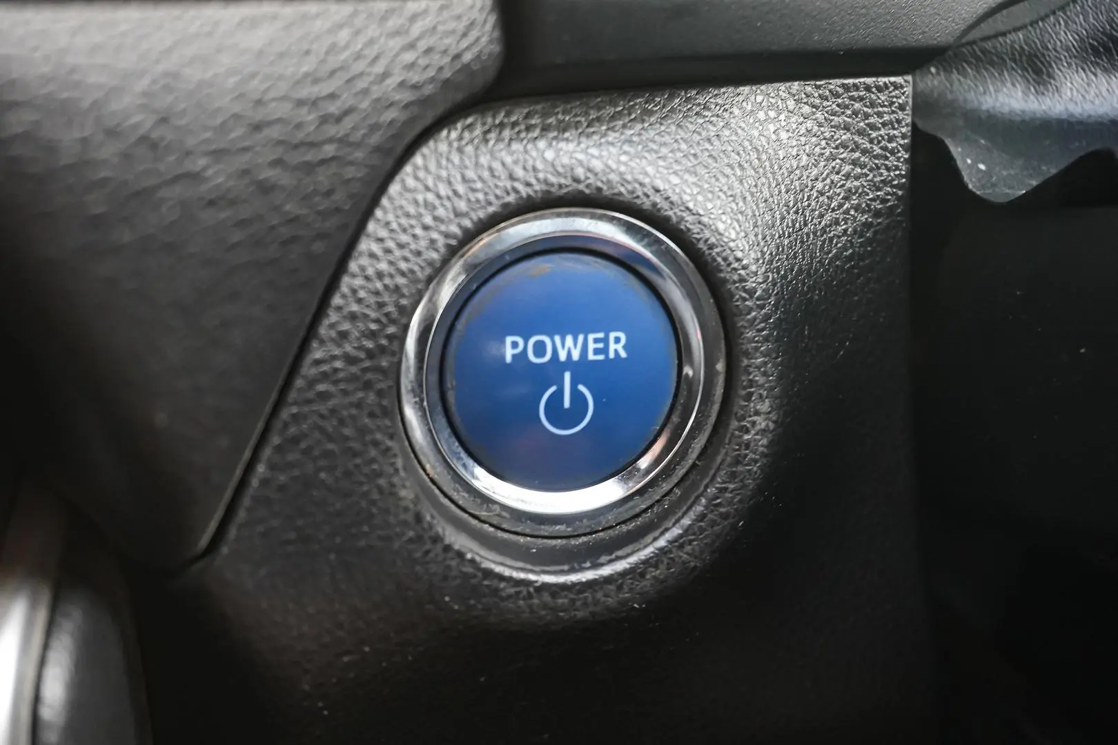 2020 Toyota RAV4 Gallery Image 25