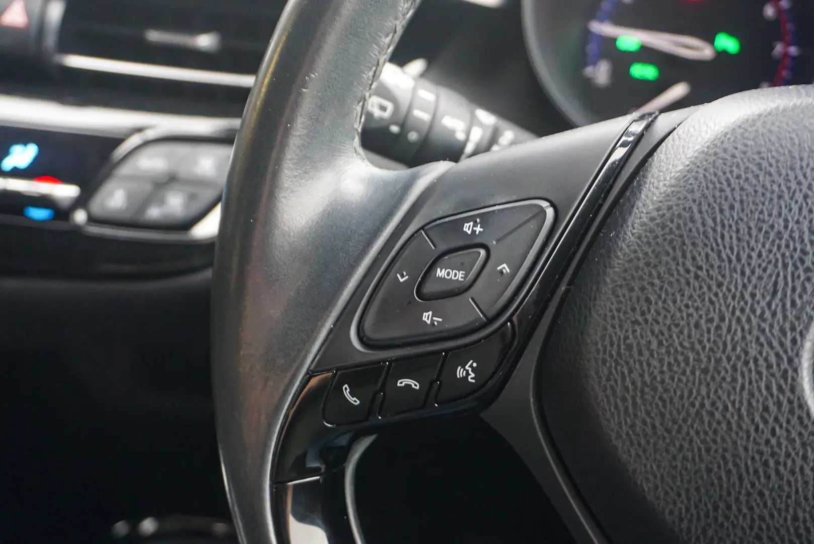 2018 Toyota C-HR Gallery Image 20
