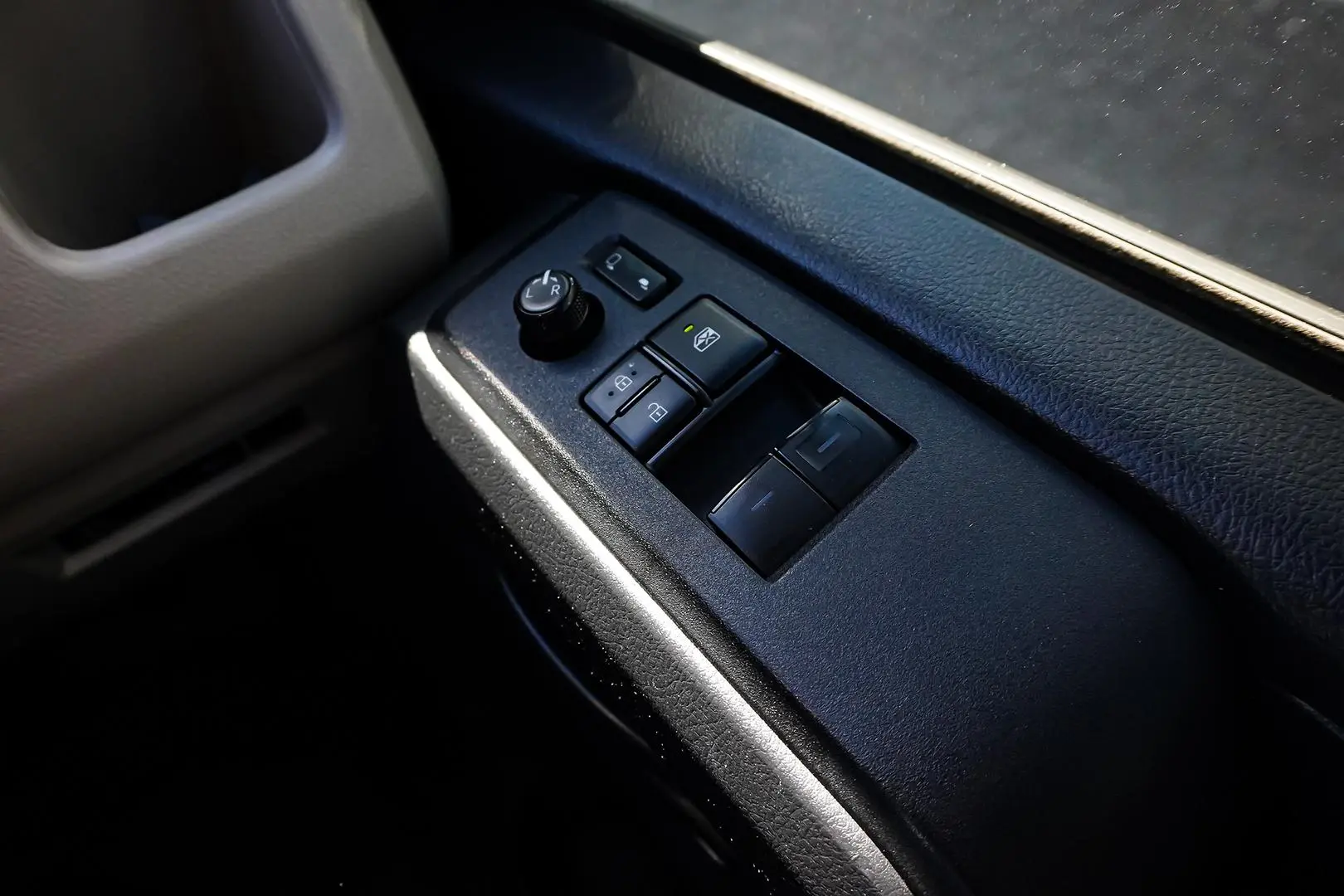 2020 Toyota Hiace Gallery Image 19