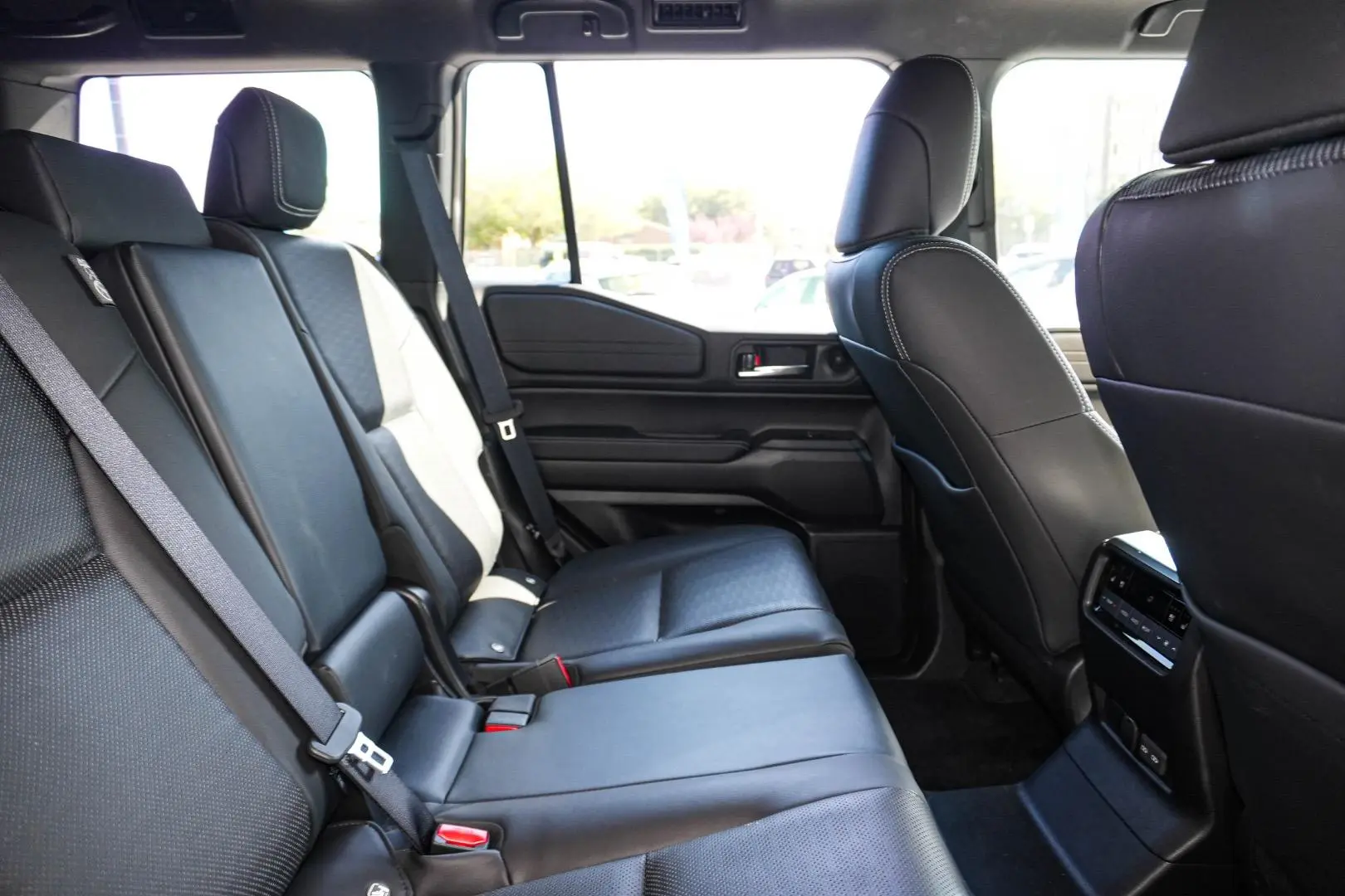 2026 Toyota Landcruiser Prado Gallery Image 9