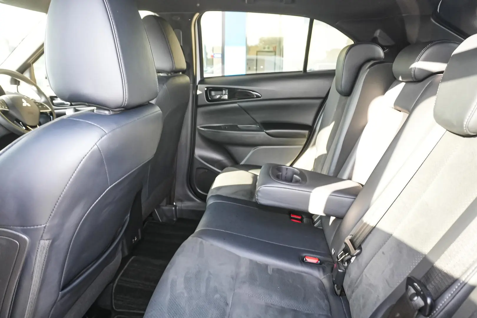 2023 Mitsubishi Eclipse Cross Gallery Image 8
