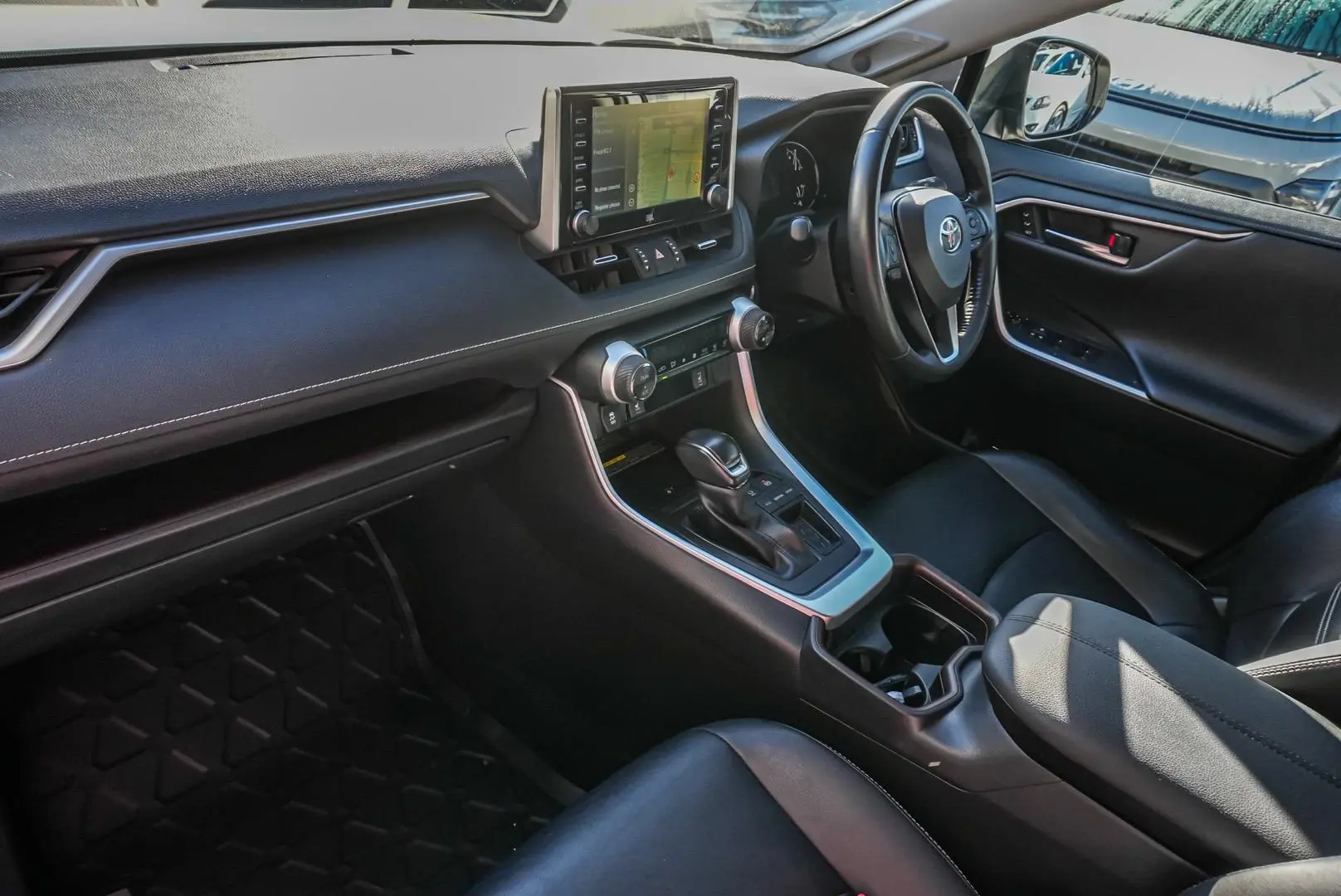 2020 Toyota RAV4 Gallery Image 9