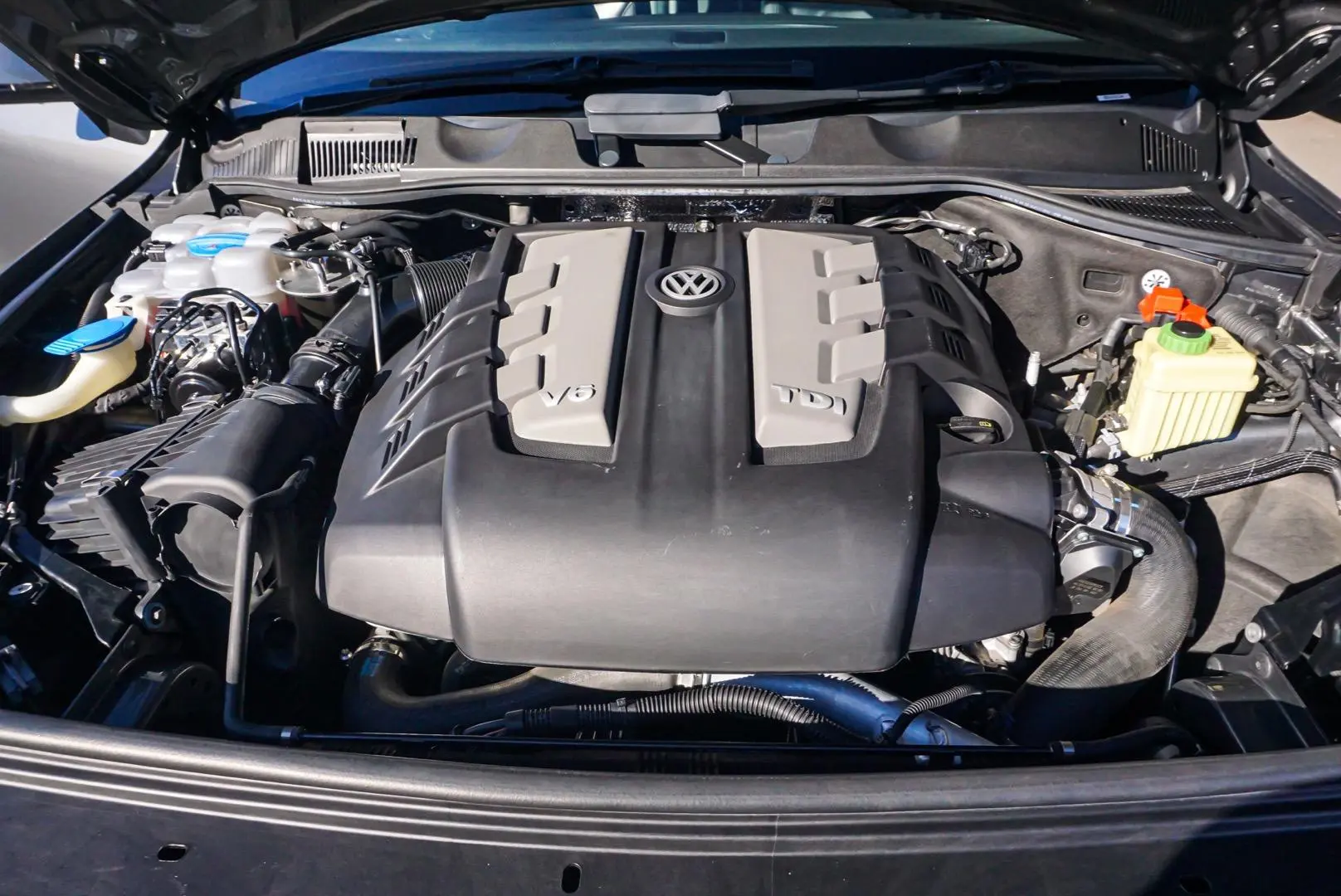 2017 Volkswagen Touareg Gallery Image 23