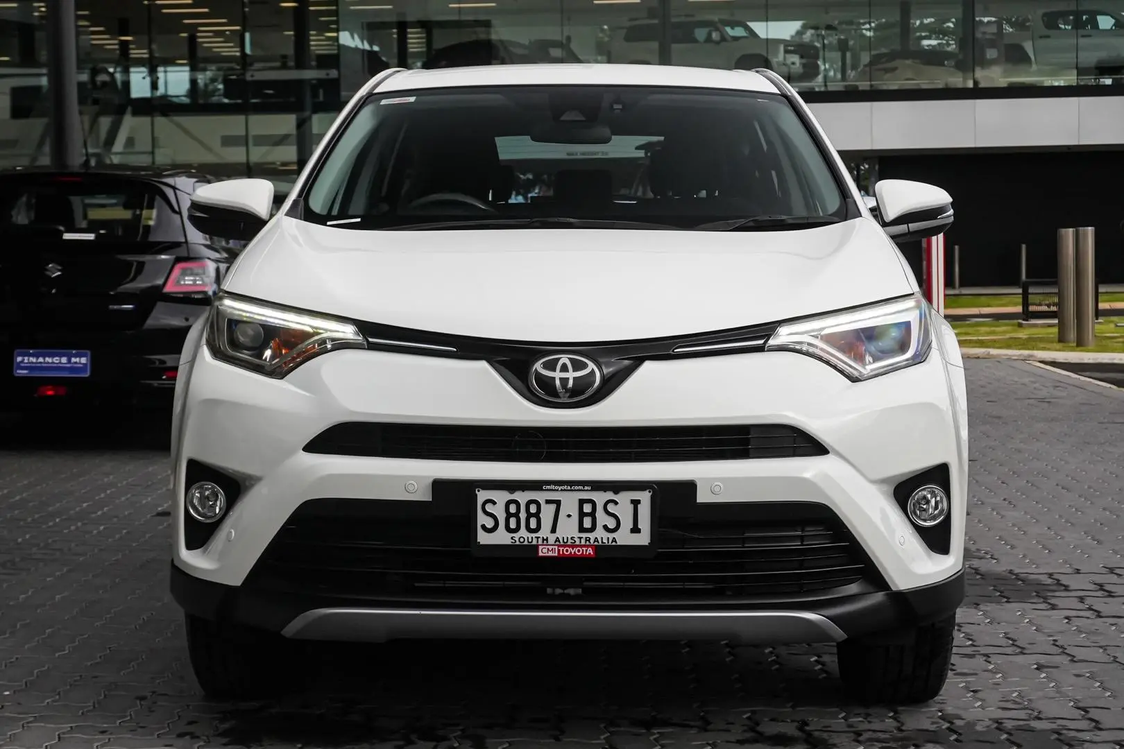 2017 Toyota RAV4 Gallery Image 5
