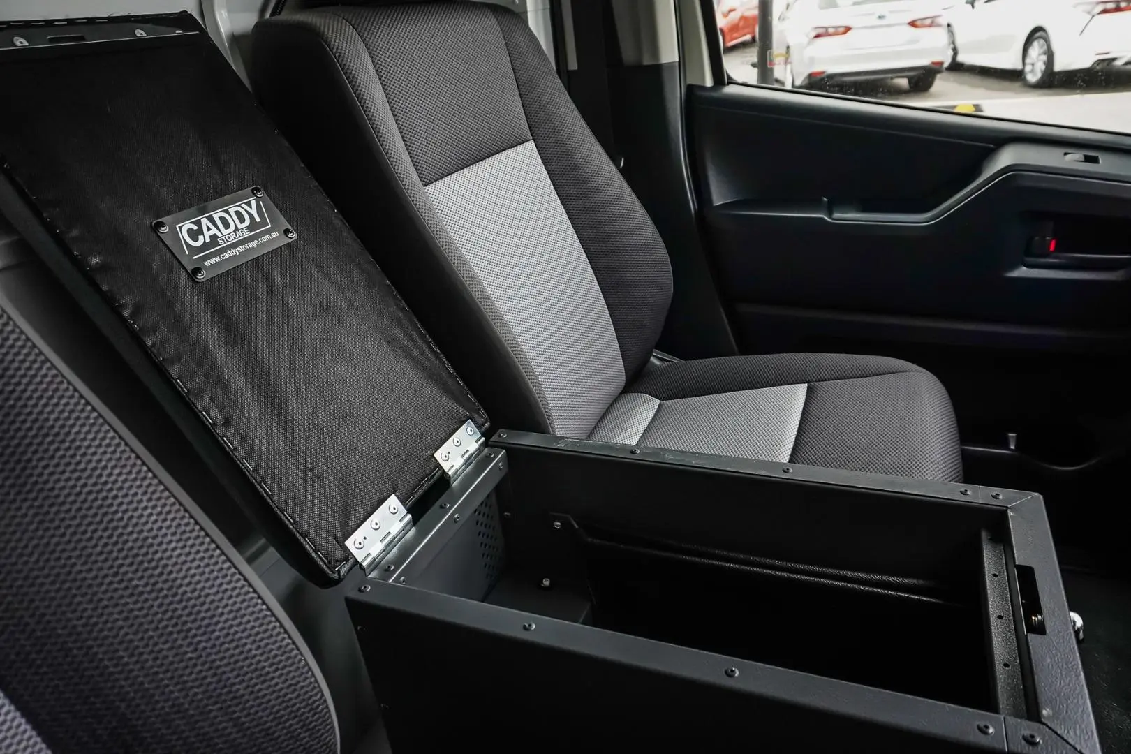 2020 Toyota Hiace Gallery Image 29
