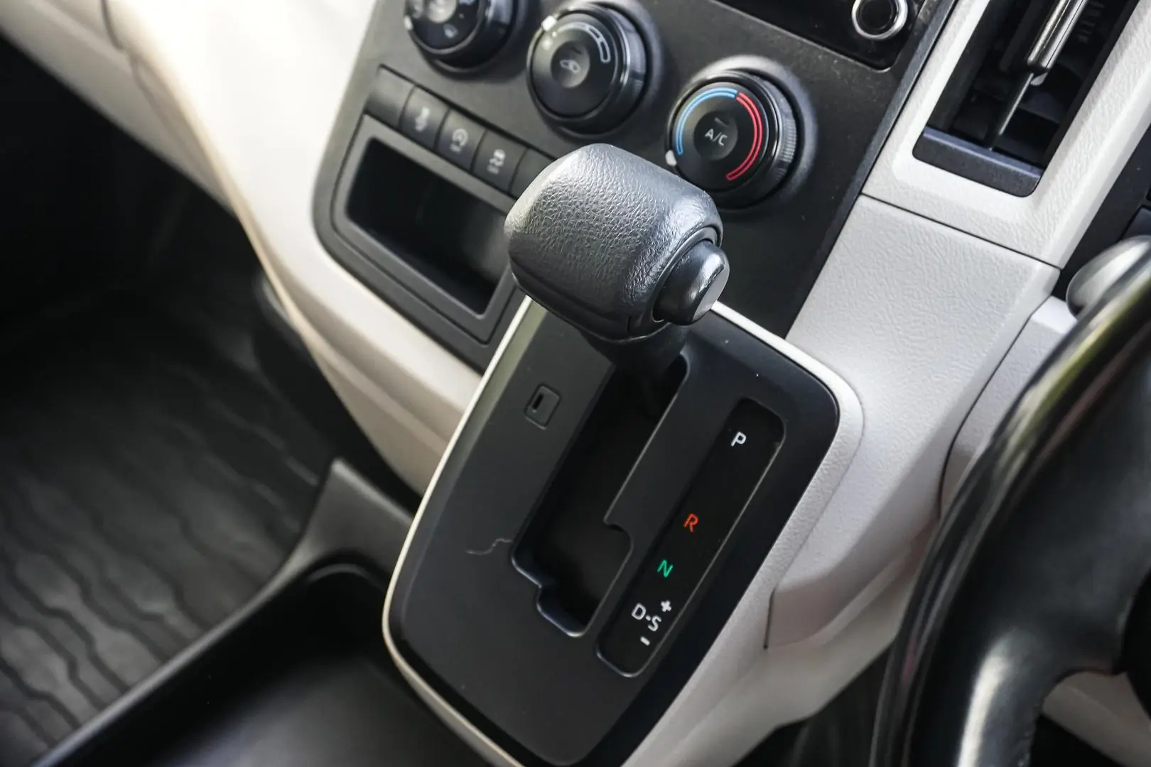 2021 Toyota Hiace Gallery Image 18