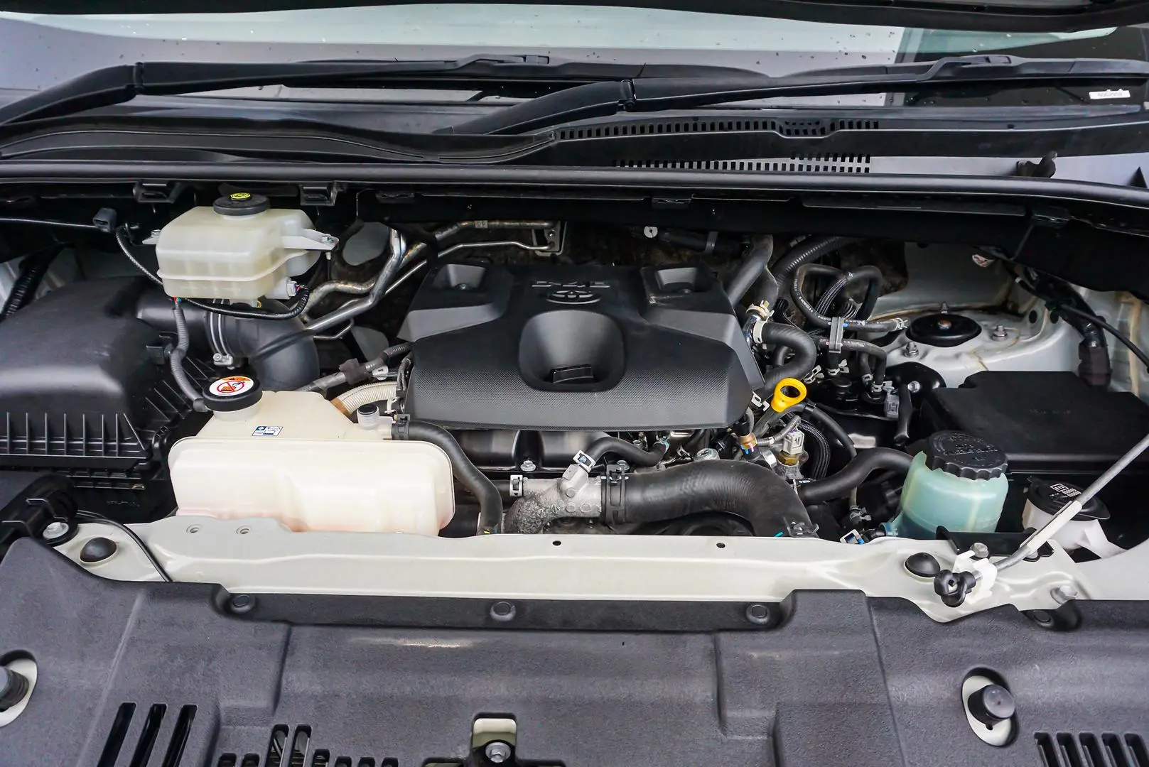2020 Toyota Hiace Gallery Image 25