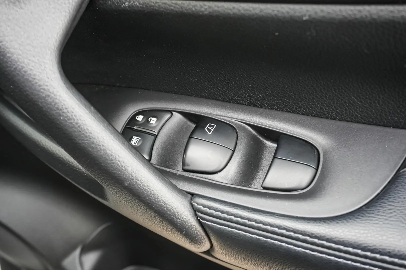 2017 Nissan X-TRAIL Gallery Image 17