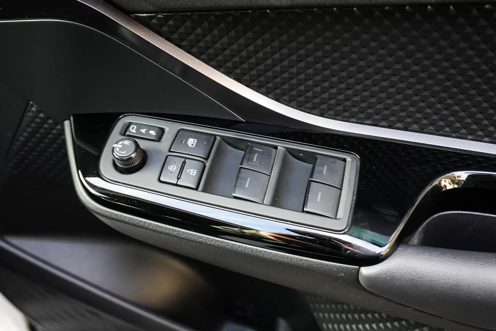 2022 Toyota C-HR Gallery Image 17