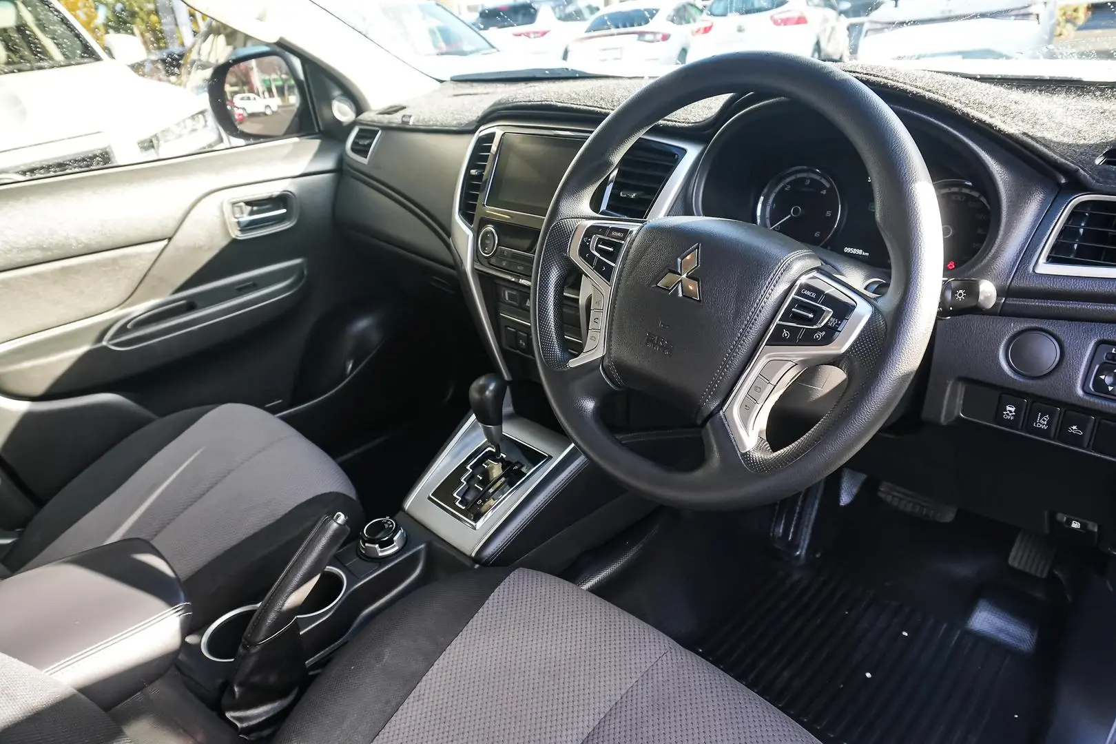 2019 Mitsubishi Triton Gallery Image 7