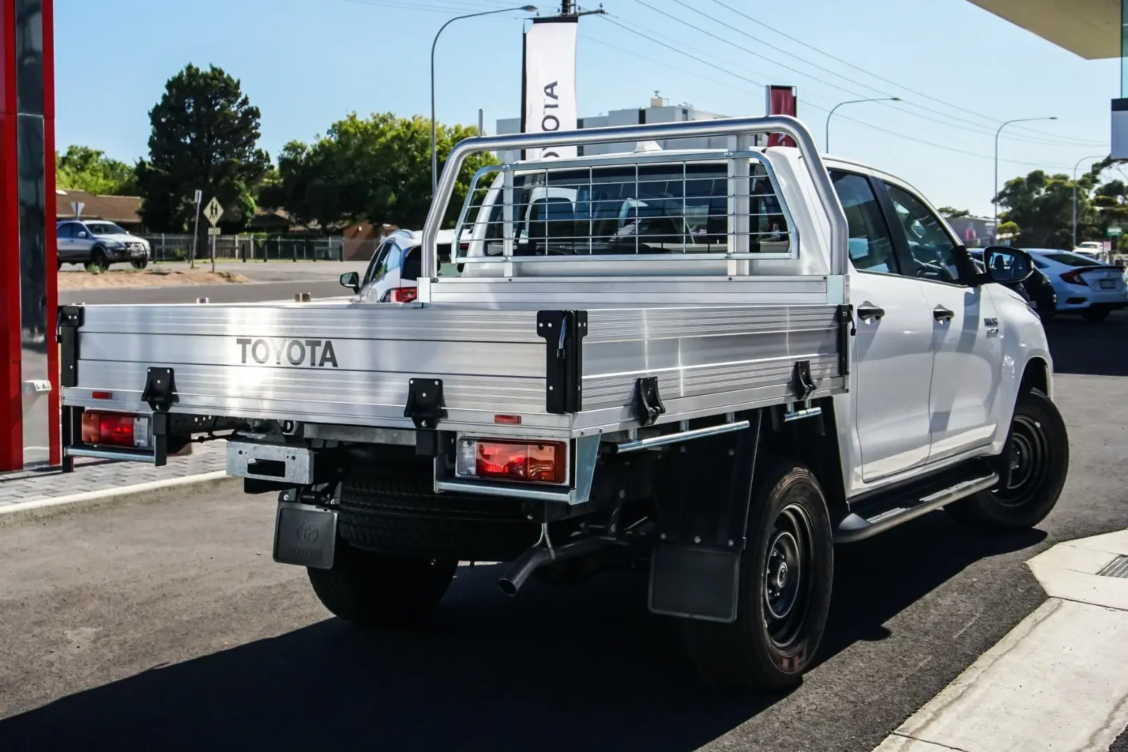 2022 Toyota Hilux Gallery Image 2