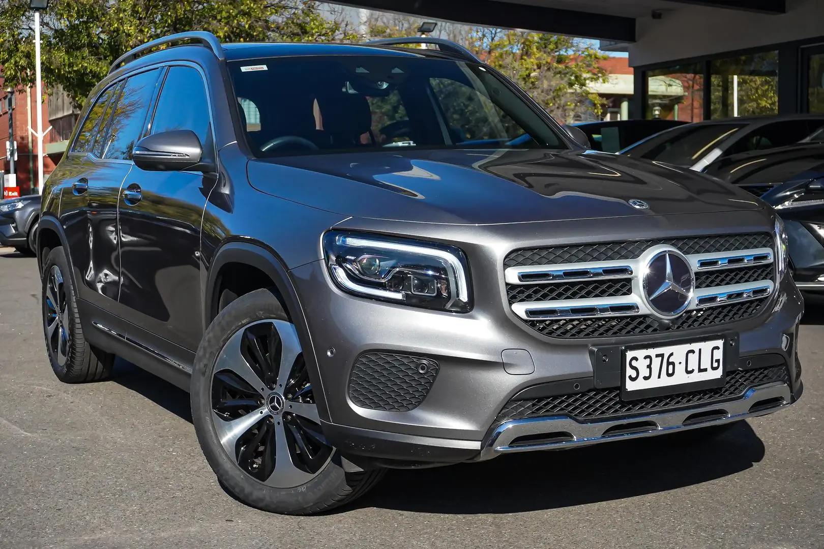 2021 Mercedes-Benz GLB-Class Gallery Image 2