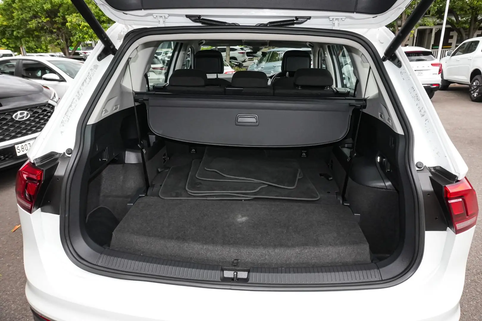 2022 Volkswagen Tiguan Gallery Image 11