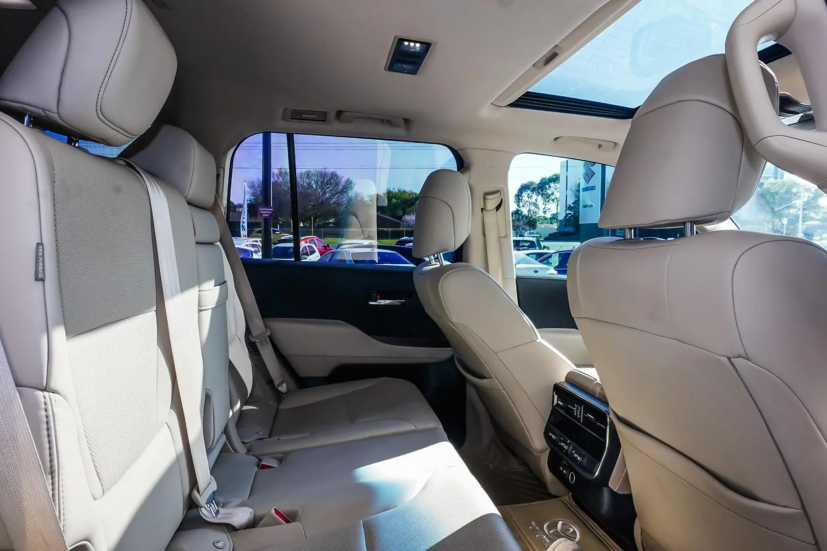 2022 Toyota Landcruiser Gallery Image 9