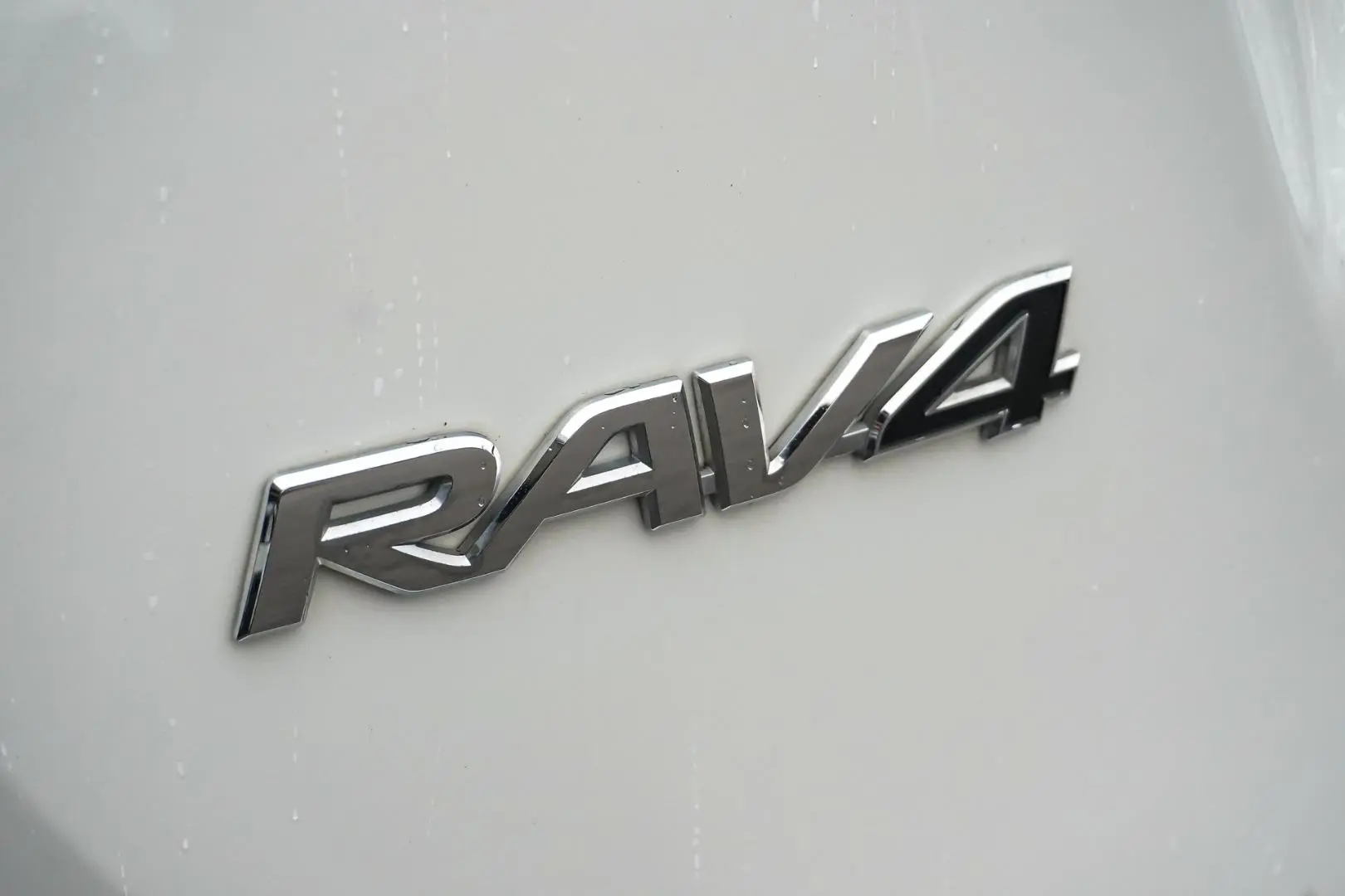 2018 Toyota RAV4 Gallery Image 15