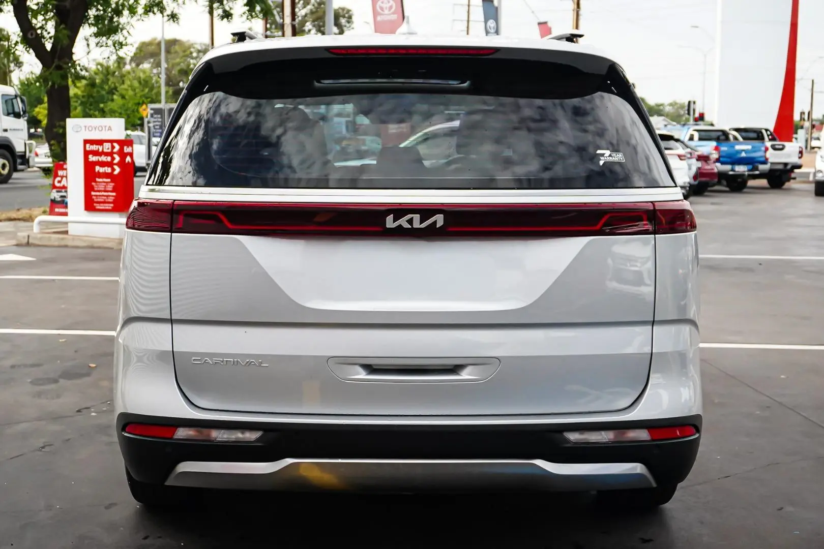 2021 Kia Carnival Gallery Image 6