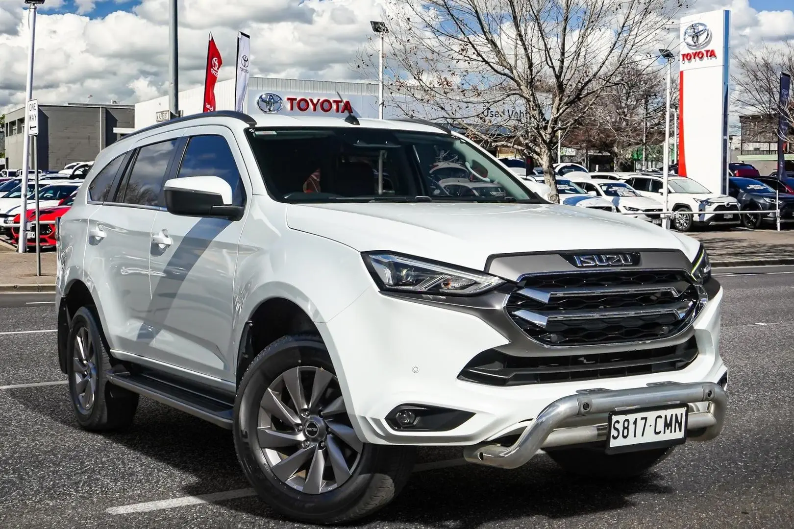 2021 Isuzu MU-X Image