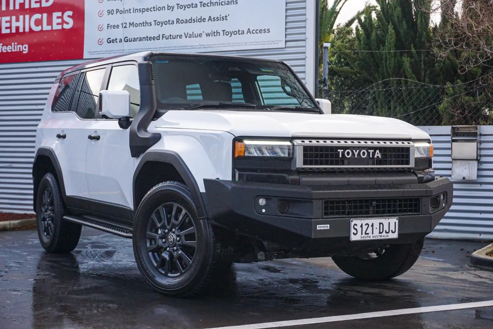 2025 Toyota Landcruiser Prado Gallery Image 2