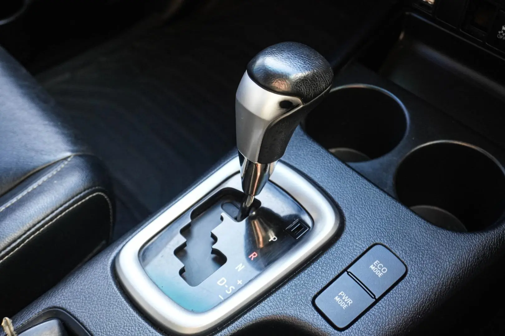 2017 Toyota Hilux Gallery Image 16