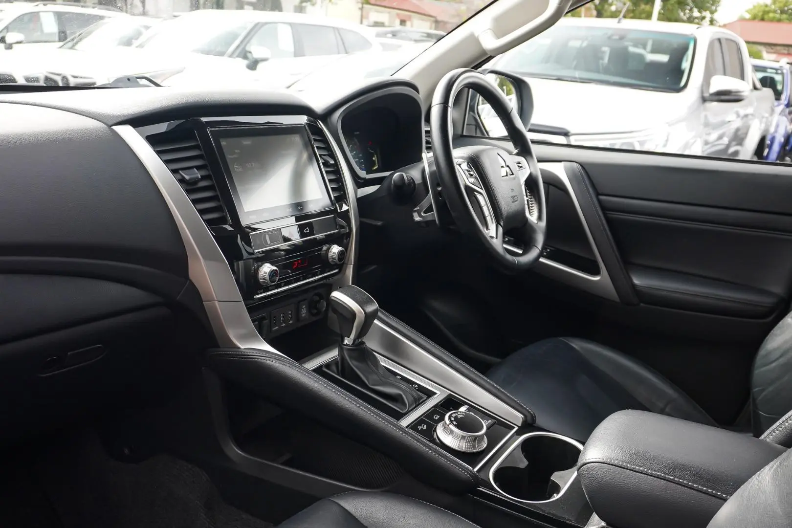 2022 Mitsubishi Pajero Sport Gallery Image 10