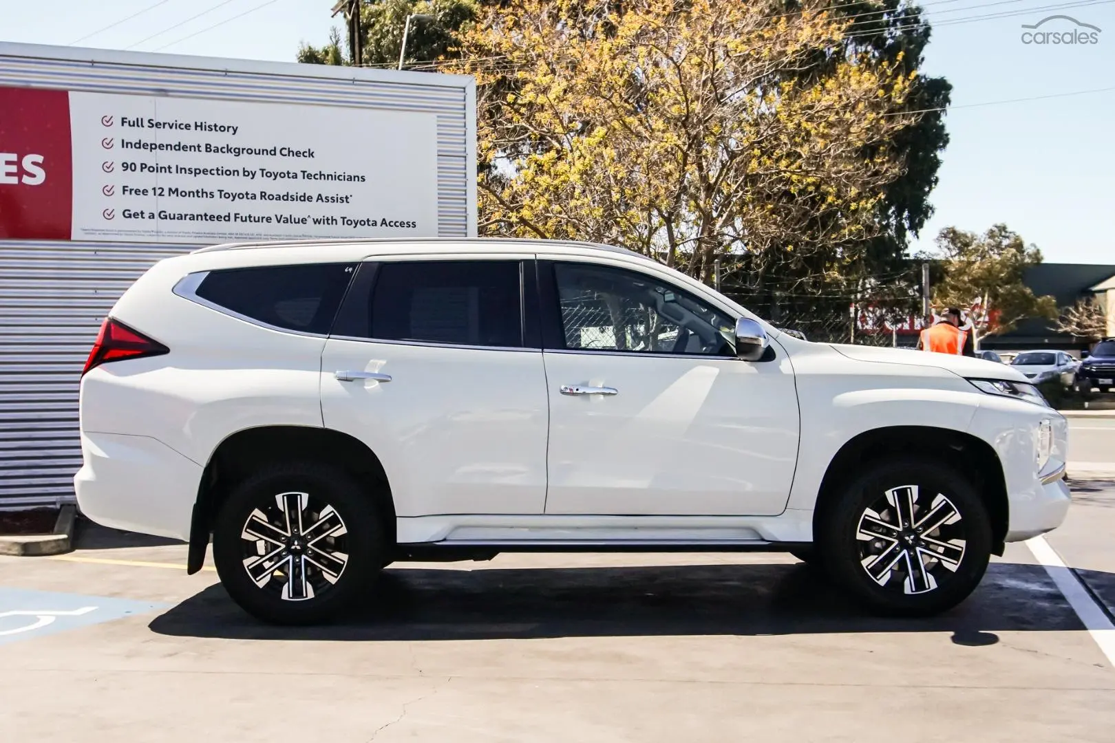 2020 Mitsubishi Pajero Sport Image 3