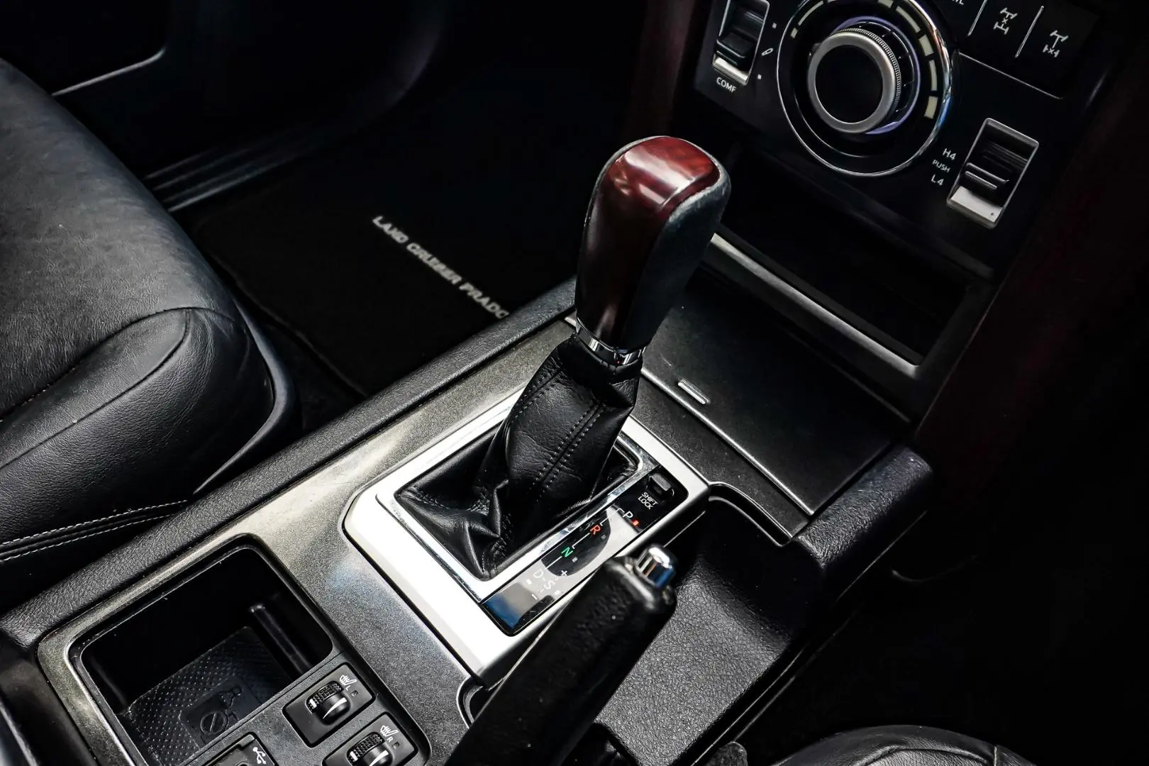 2016 Toyota Landcruiser Prado Gallery Image 21