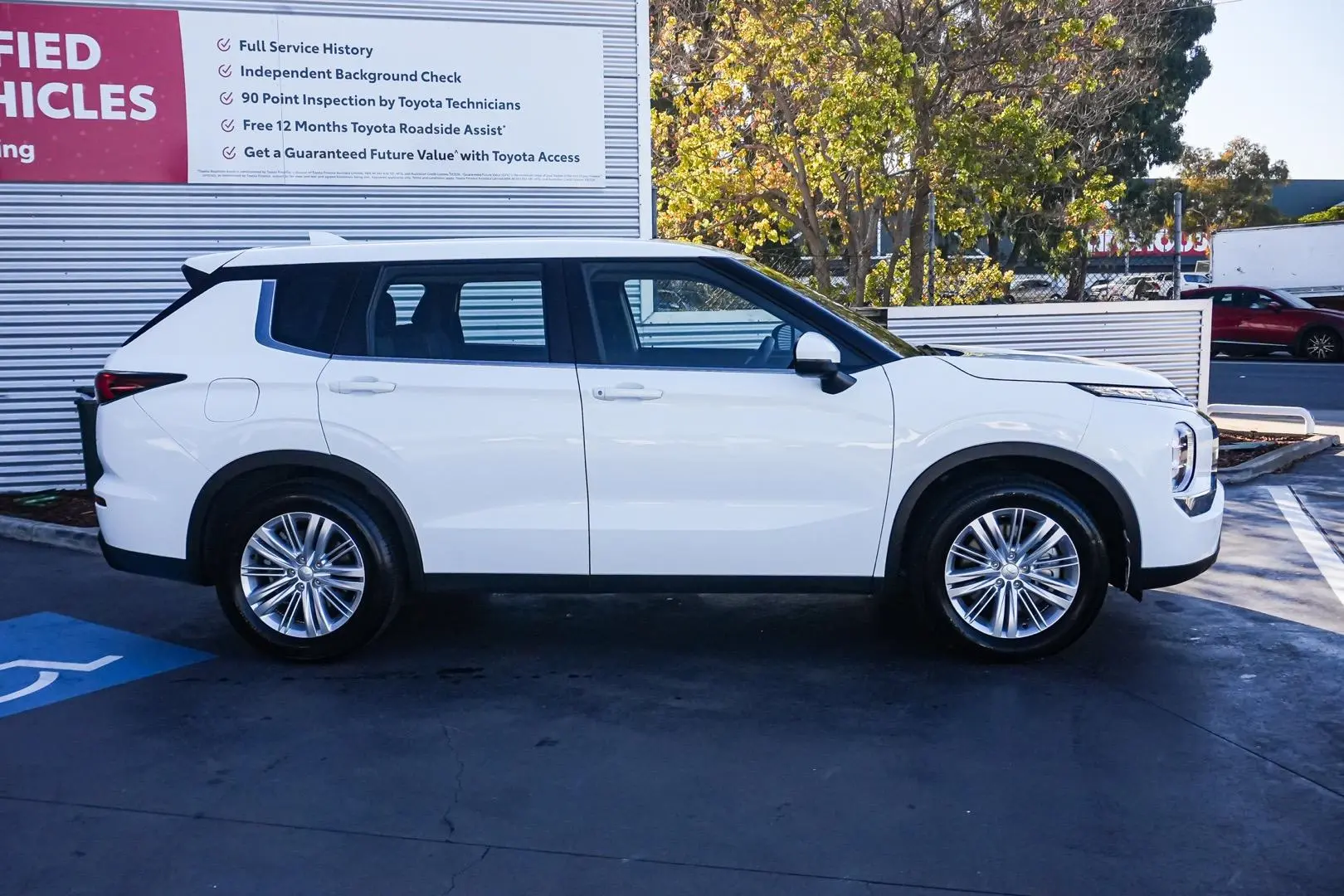 2023 Mitsubishi Outlander Gallery Image 4