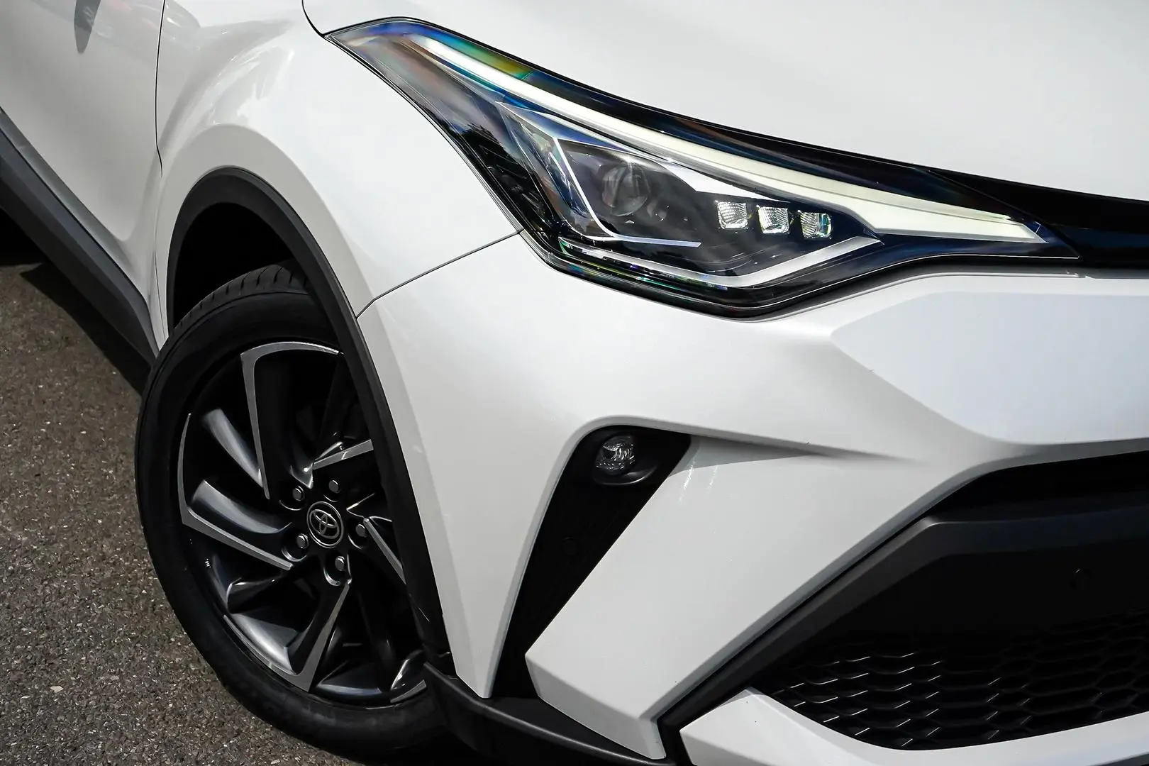 2023 Toyota C-HR Gallery Image 11
